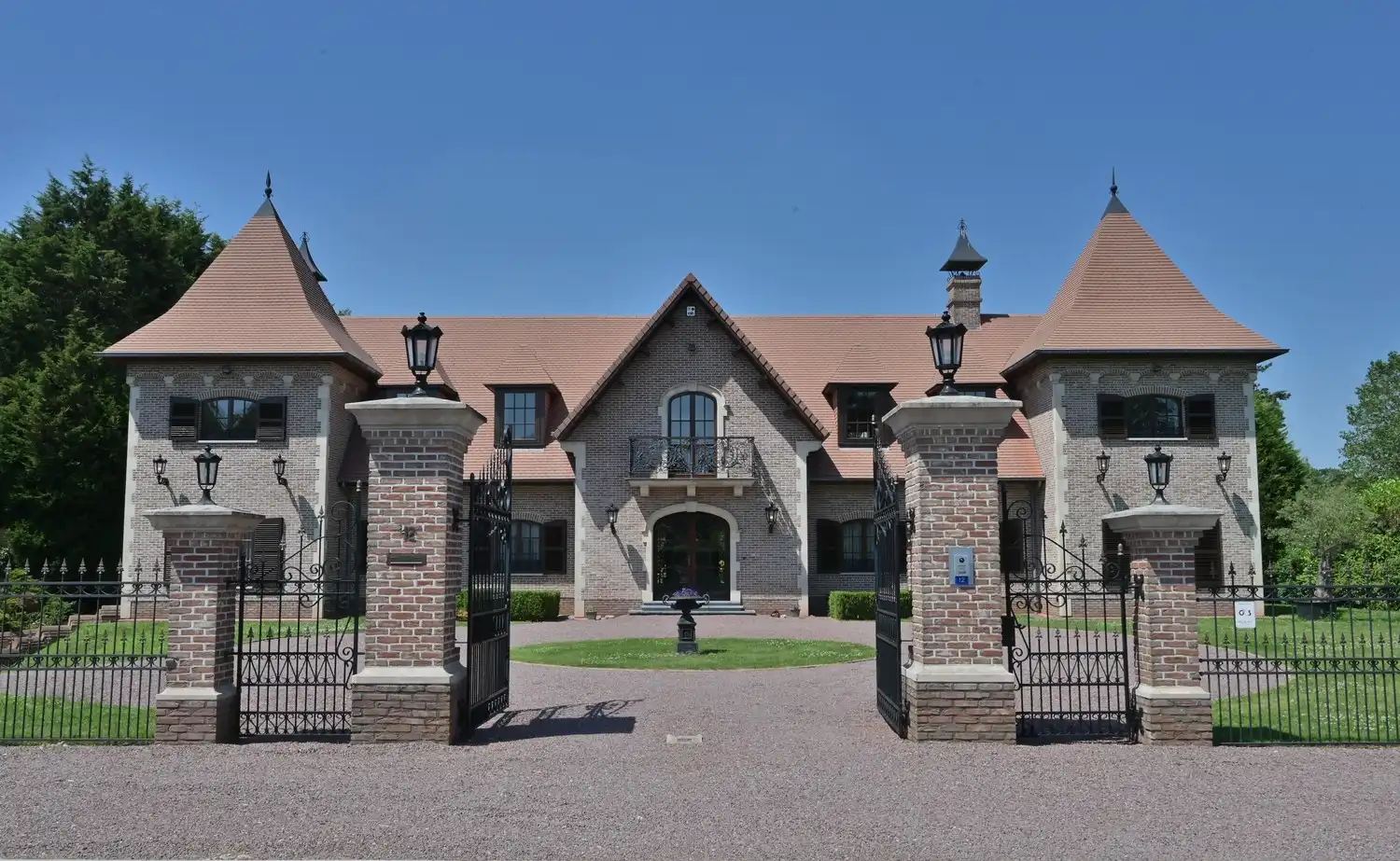 Magnifieke kasteelvilla met binnenzwembad, uniek gelegen in villawijk “Goudkust”, omringd door natuur, rust en optimale privacy foto 7