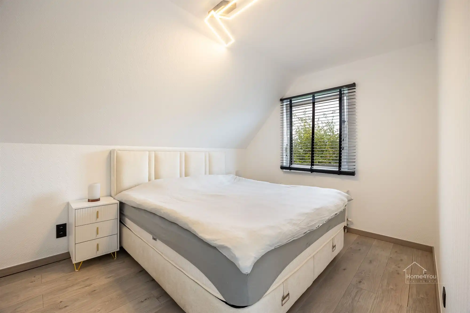Moderne villa met 3 slaapkamers en zwembad te Waasmunster! foto 10