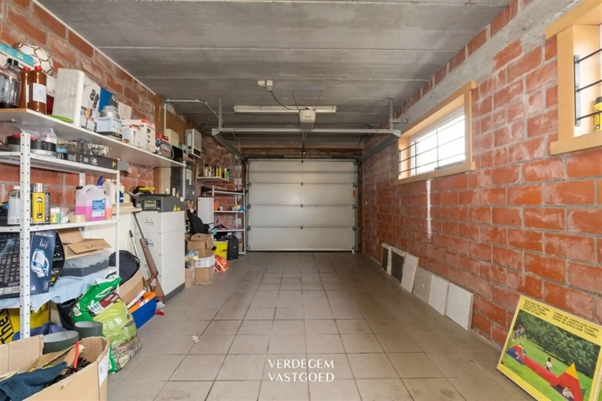 Ruime gezinswoning met 4 slaapkamers, garage en tuin in rustig straatje foto 22