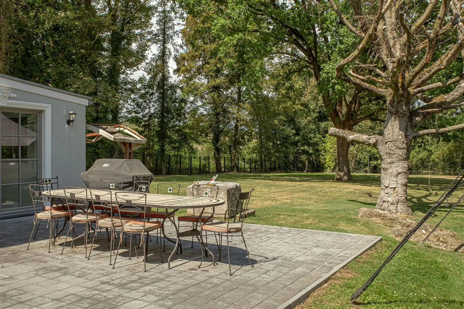 State-of-the-art villa tussen eeuwenoude bomen foto 36