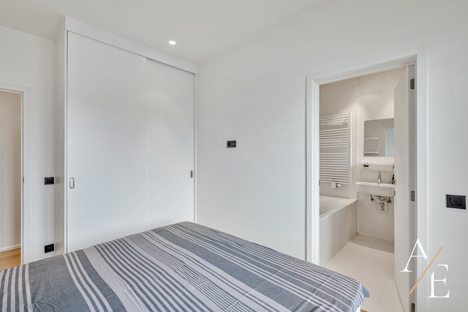 KNOKKE/DUINBERGEN - Bemeubeld appartement met garage! foto 9