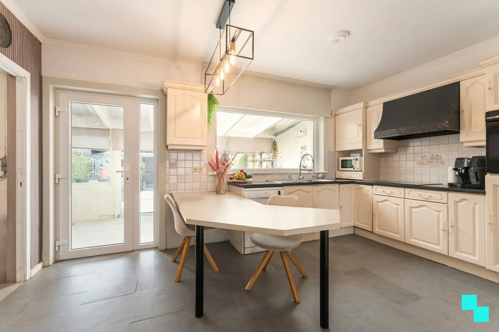 Zuidgerichte woning met uitweg en aparte garage - Assebroek foto 9
