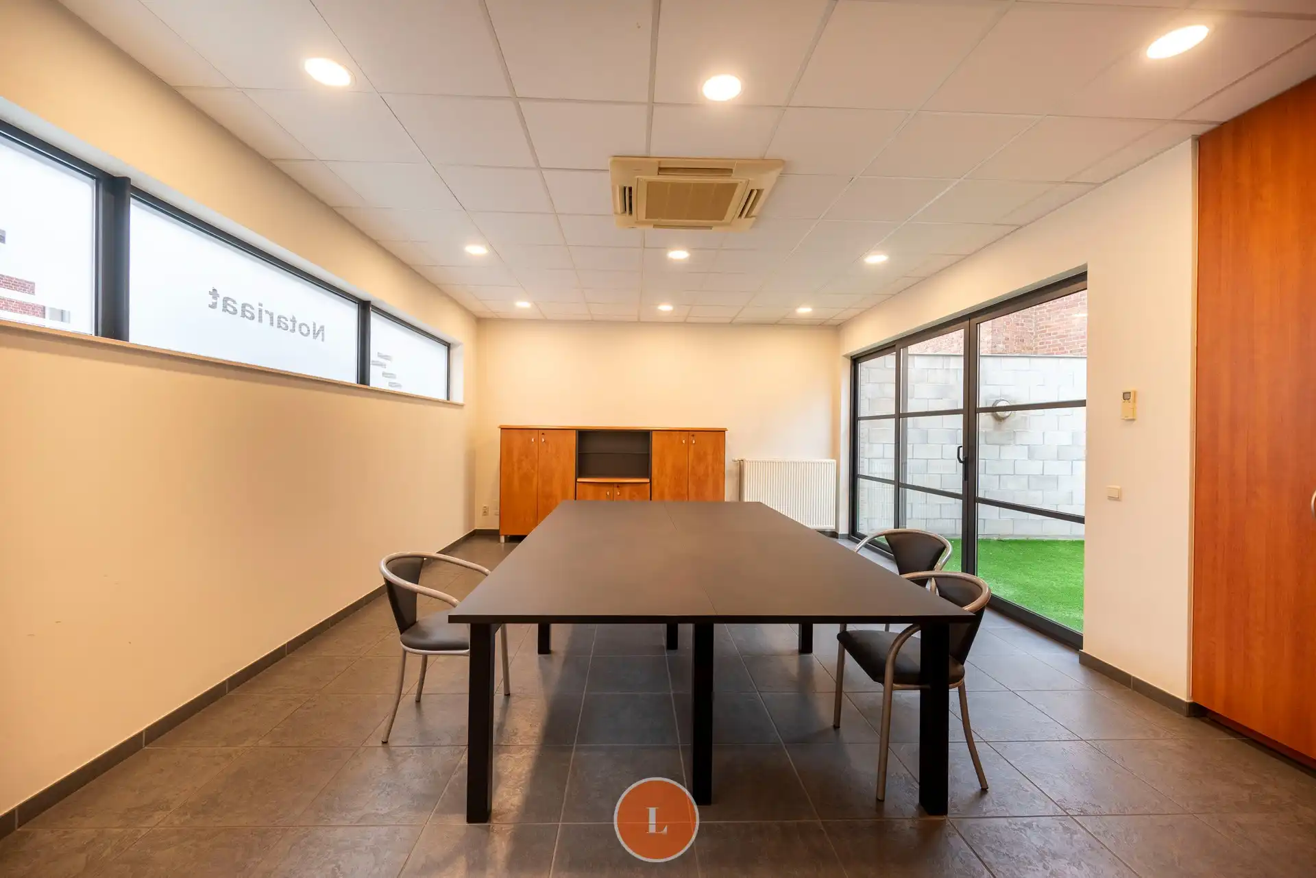 Instapklaar kantoor in hartje centrum met parking foto 7