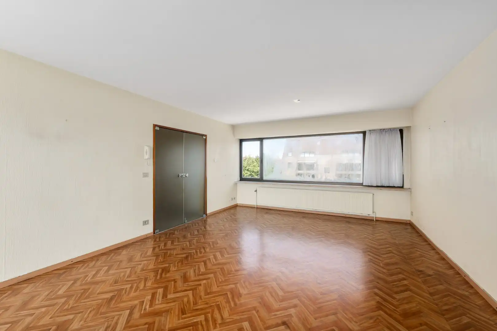 Te renoveren lichtrijk appartement met garage te Kristus-Koning (Brugge) foto 5
