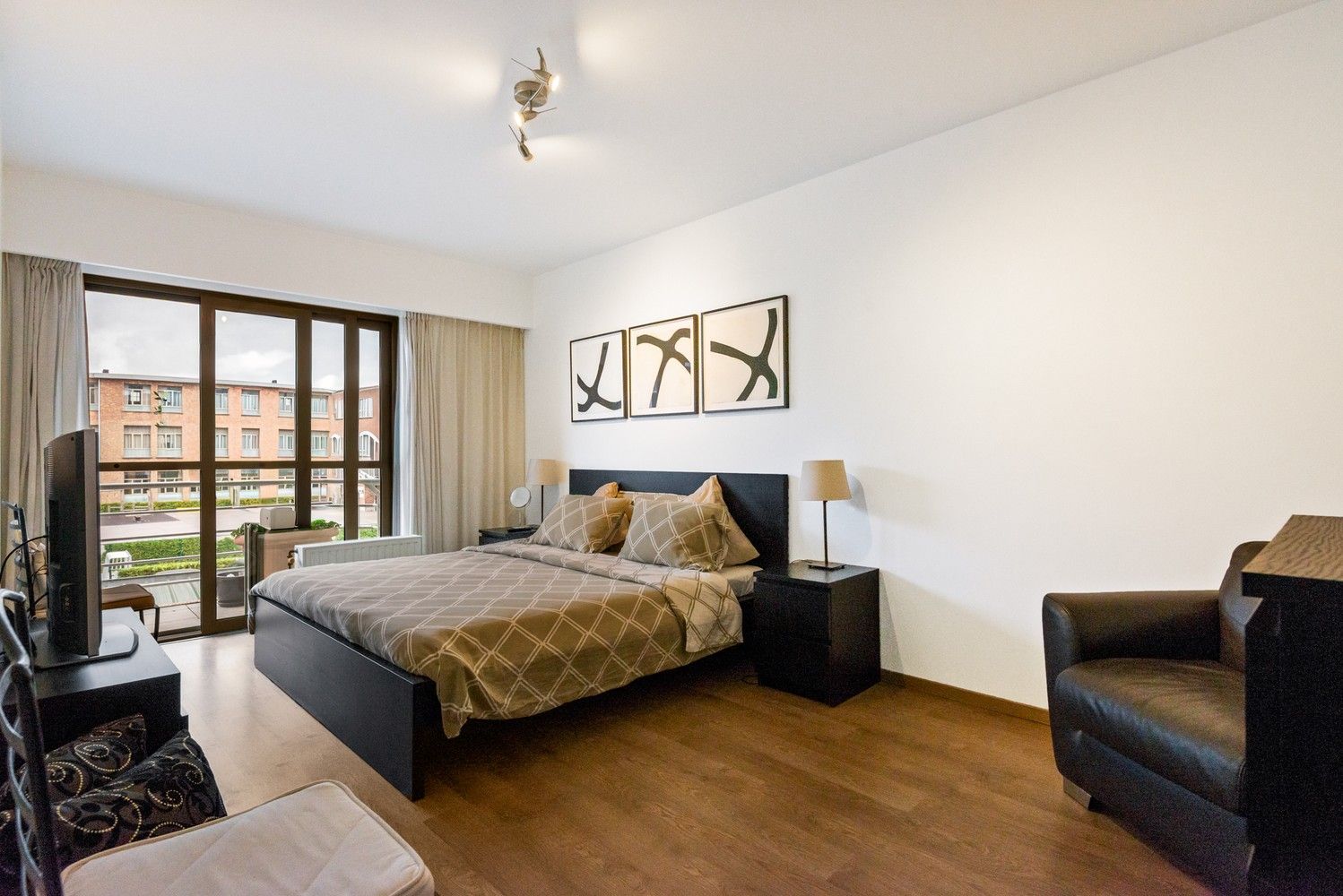 Instapklaar 3SLPK appartement met 2 terrassen en garagebox in Berchem! foto 13
