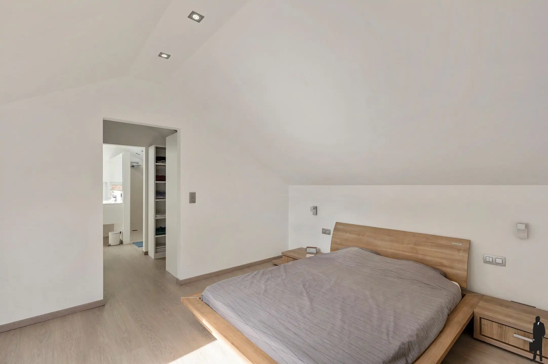 Instapklare open bebouwing met inpandige garage en zonnige tuin op 692 m². foto 14
