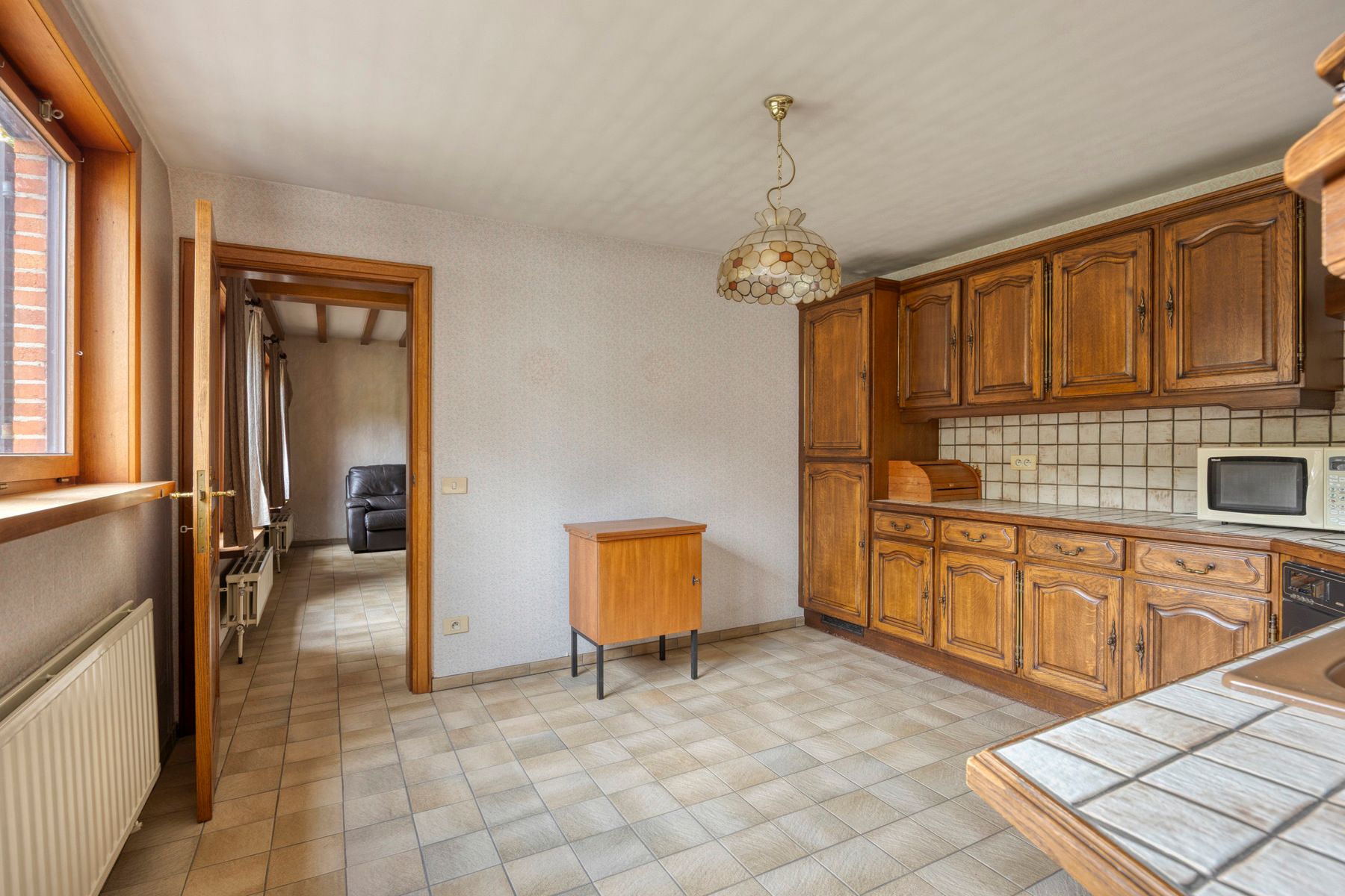 Karaktervolle te renoveren woning op perceel van 37a20ca! foto 8