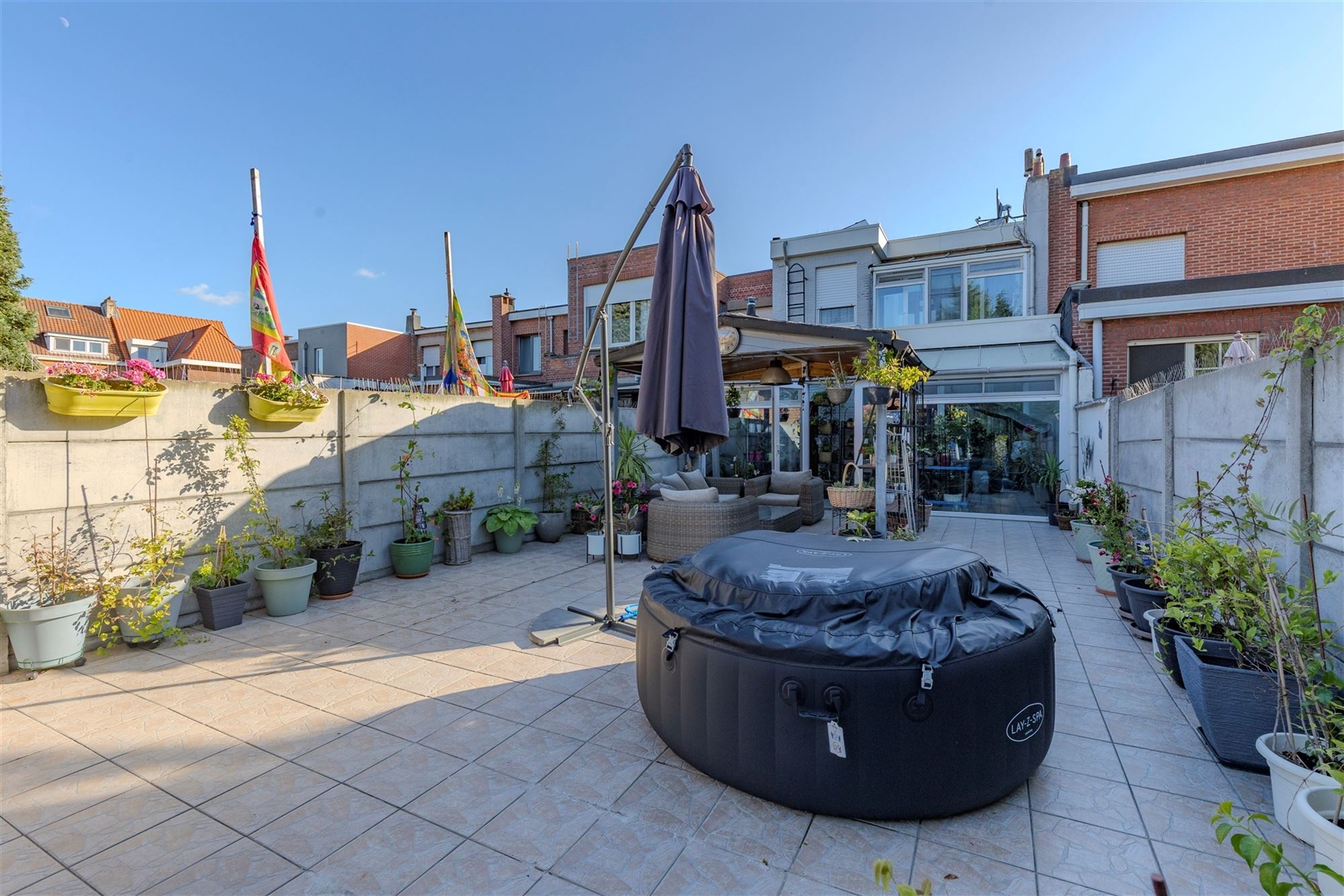 Mooi ingerichte woning met 4 slk, 2 badk en ruime stadstuin in Merksem foto 3