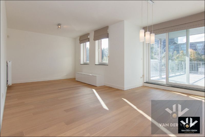 Lichtrijk, energiezuinig en instapklaar 2-slaapkamerappartement met ruim, uitnodigend en zuid-gericht terras op wandelafstand van het centrum foto 5