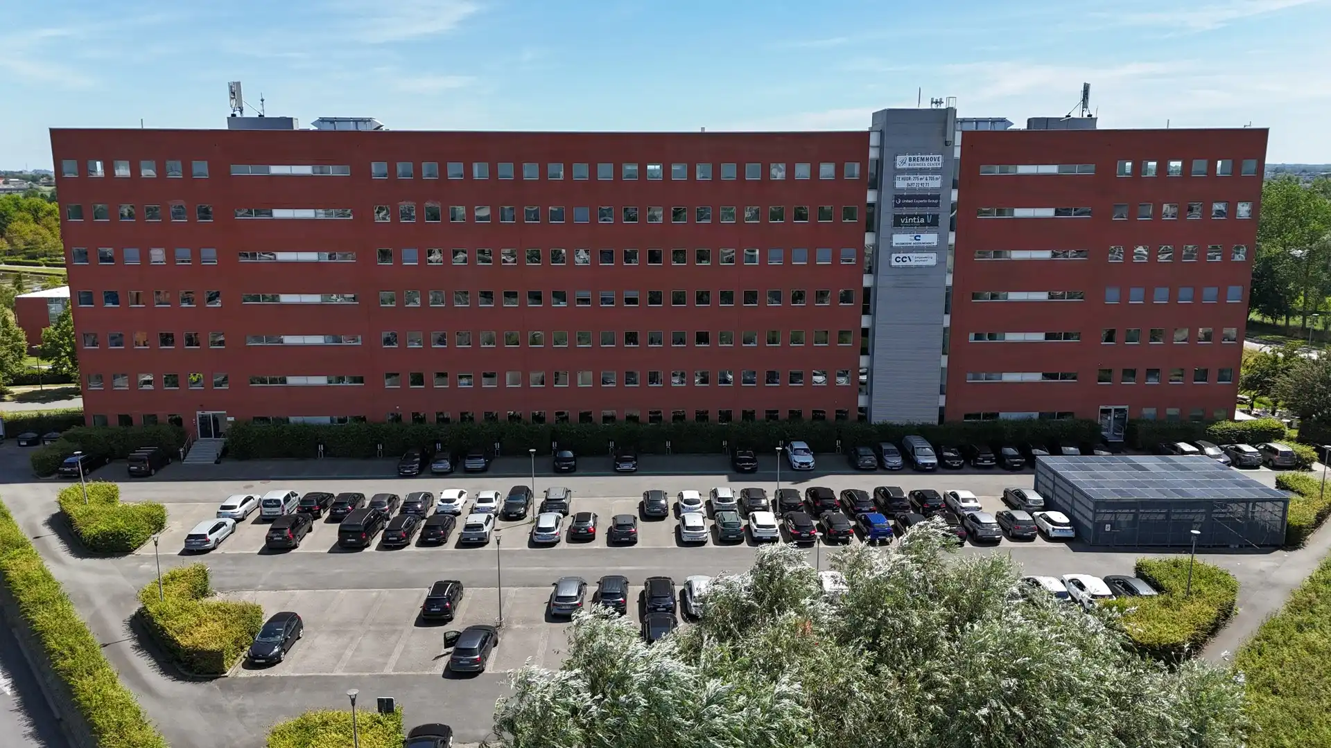 Instapklare kantoorruimte van 705 m² in Ieper foto 3