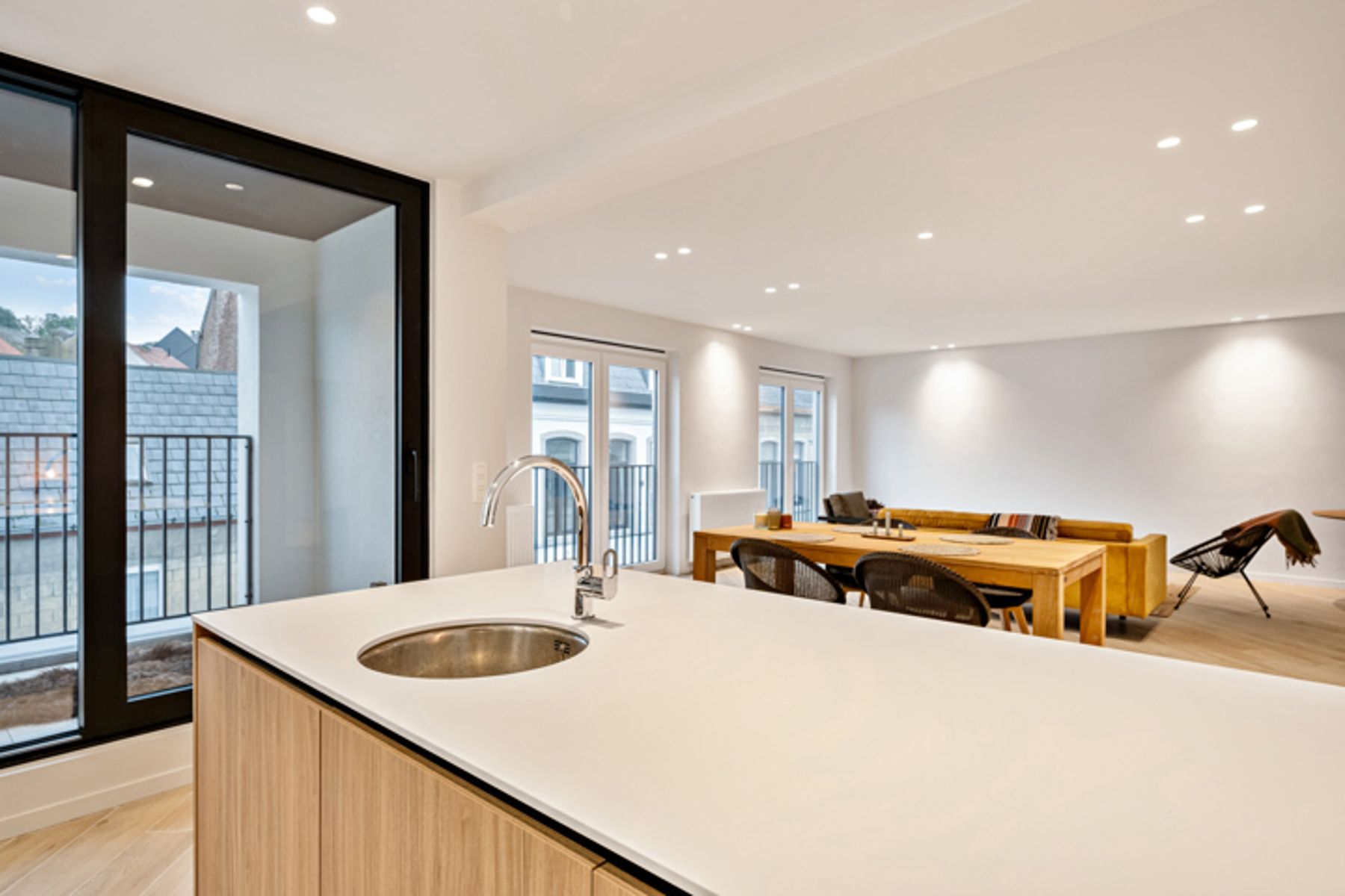 Stijlvol Nieuwbouwappartement te Huur in centrum foto 2