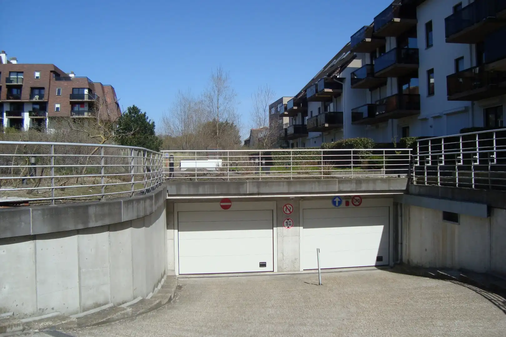 Gesloten garagebox op enkele stappen van de zee. foto 4