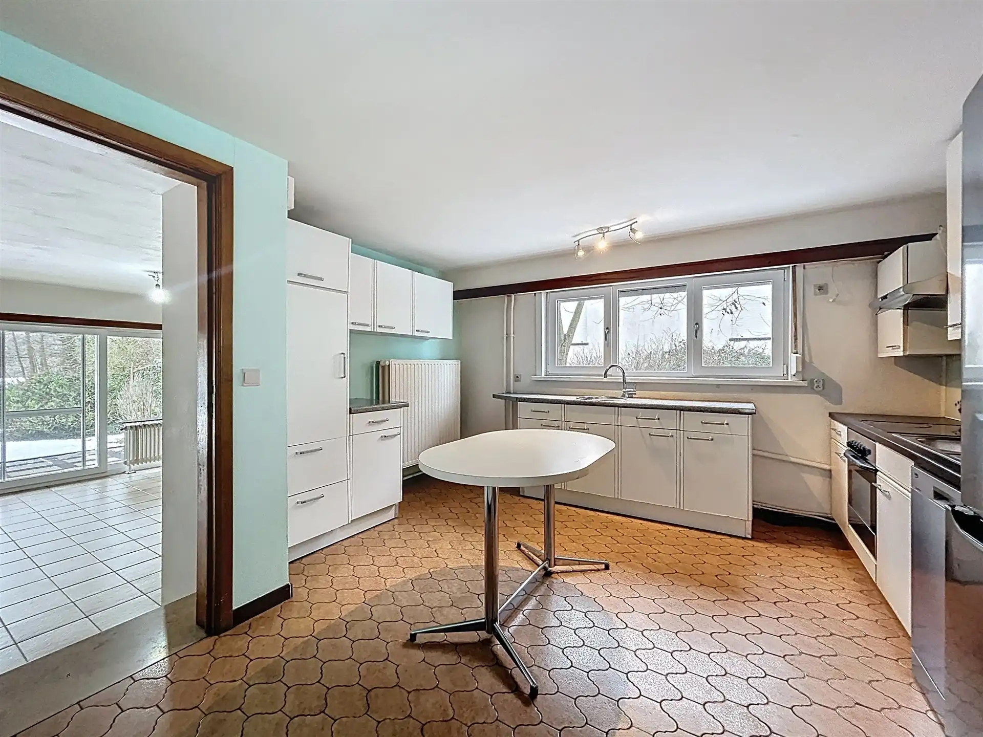 Open bebouwing met 4 slaapkamers en 230 m² bewoonbare oppervlakte foto 6