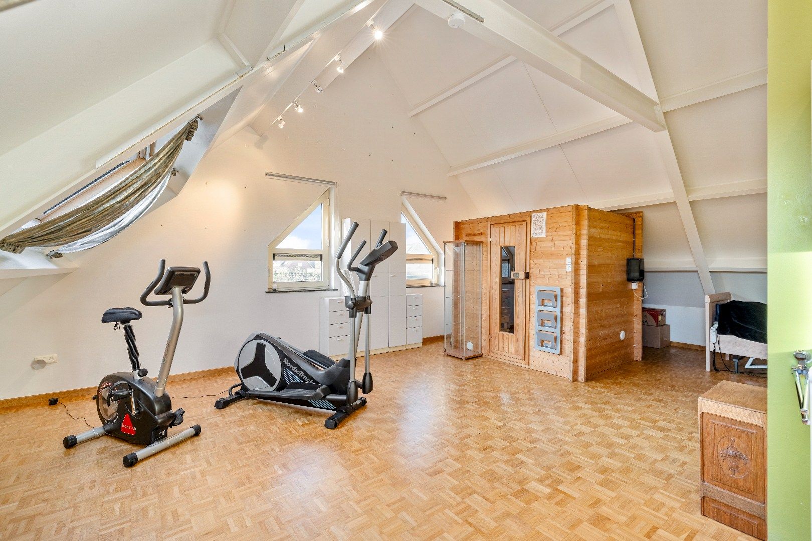 Statige en veelzijdige woning met karakter, energiezuinig comfort én prachtige tuin, op toplocatie. foto 38