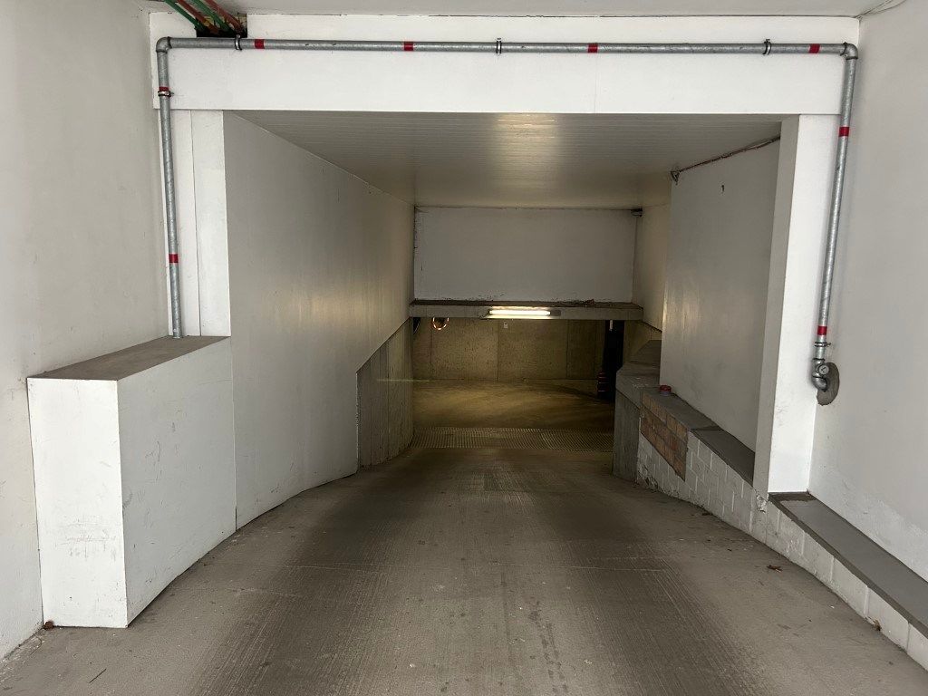 Afgesloten ondergrondse garagebox foto 5