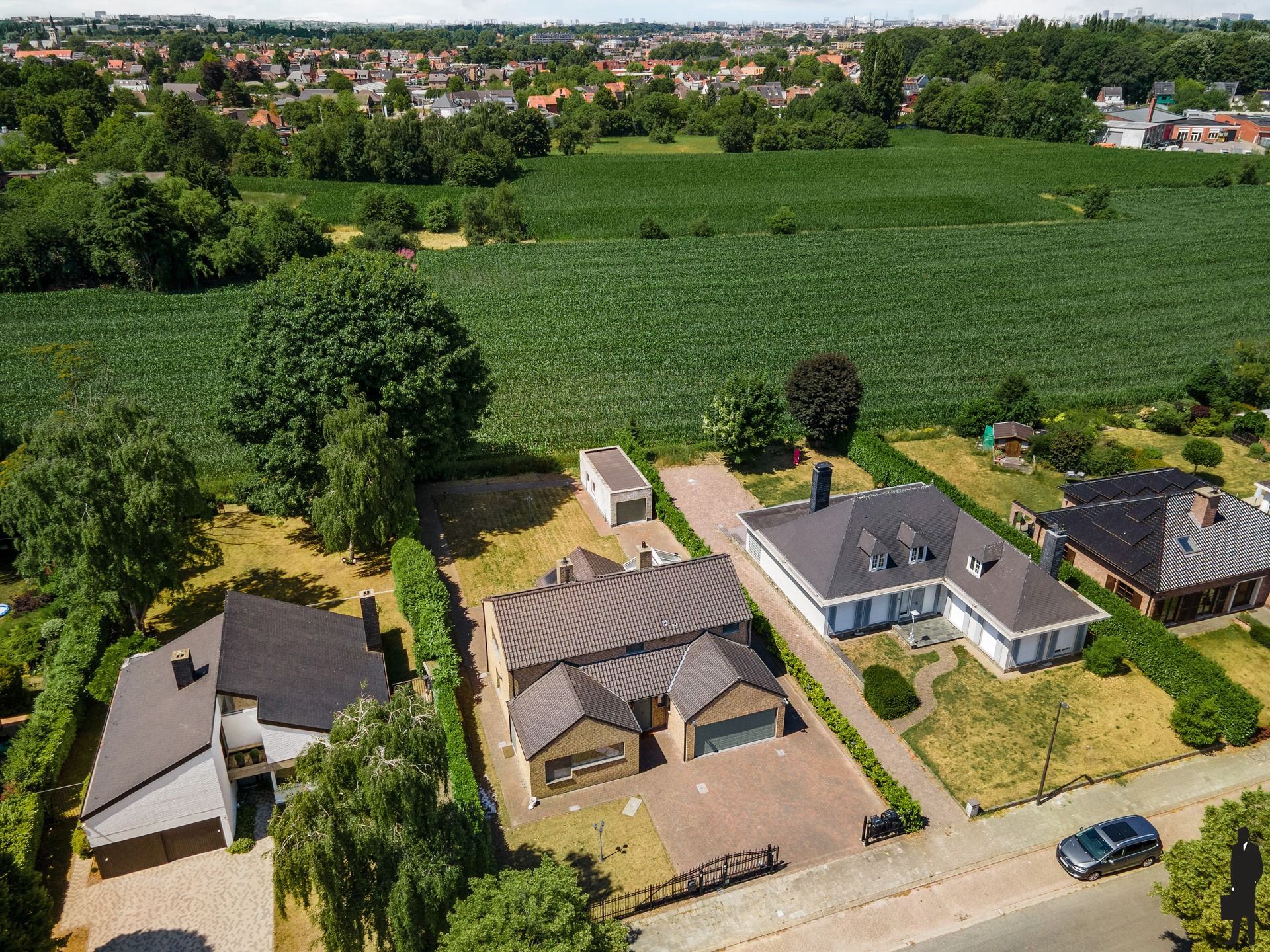 Exclusieve, gerenoveerde villa in rustige buurt foto 24