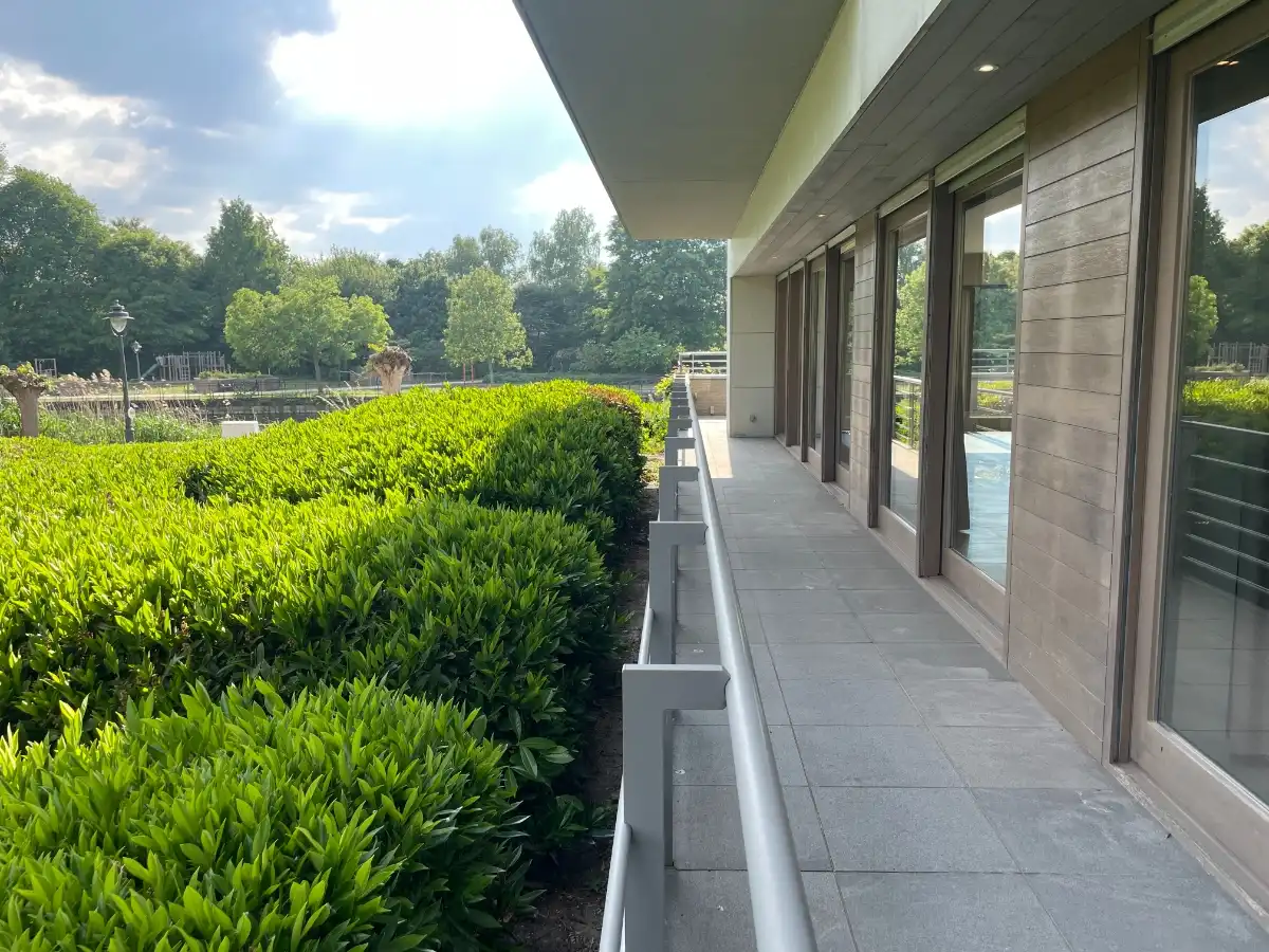 LUXE APPARTEMENT + zeer riant zongericht terras, dubbele garage & (wijn)kelder foto 56