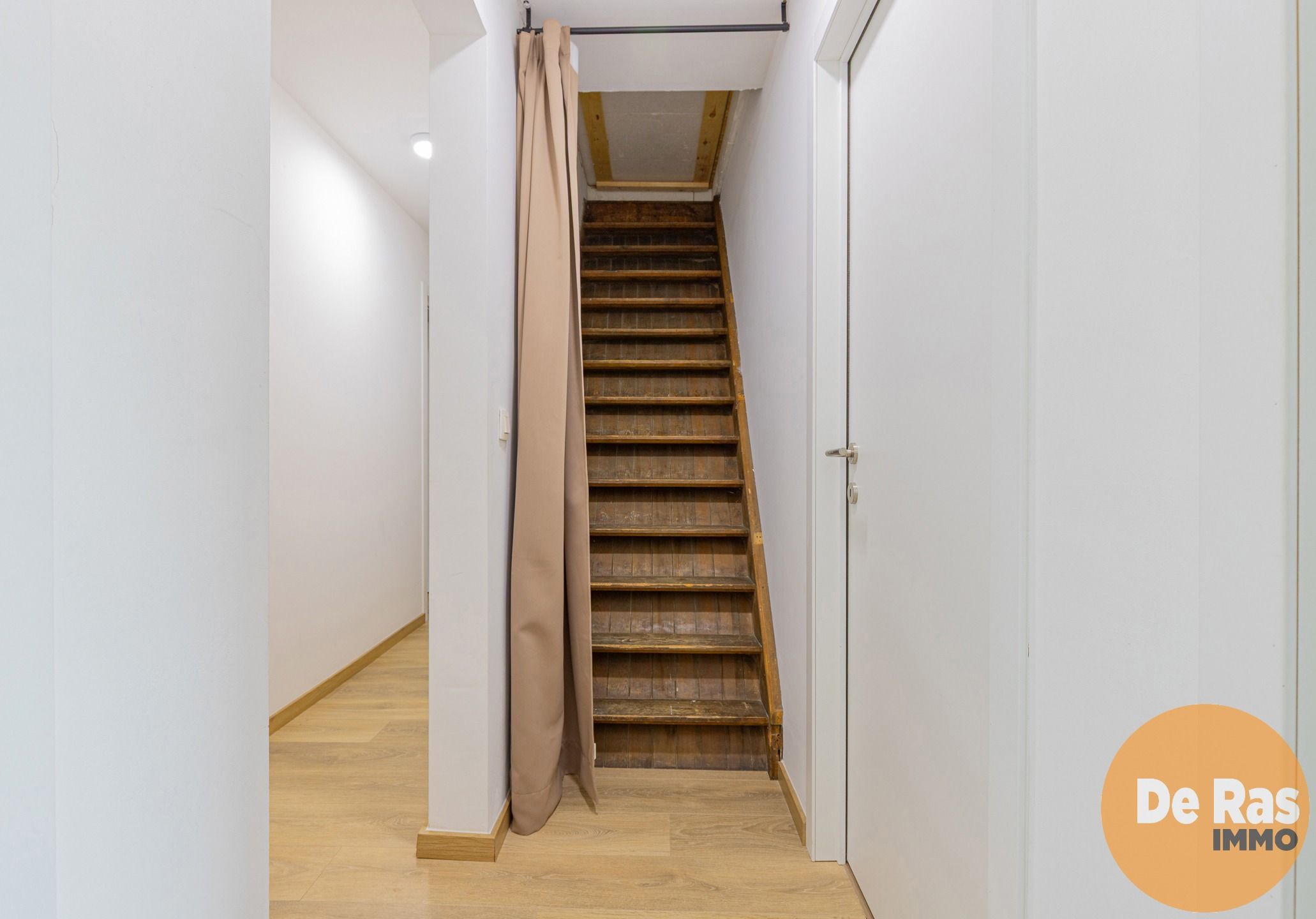 Herzele -  Totaal gerenoveerde woning met 4 slaapkamers, tuin en garage gelegen centrum Herzele foto 13