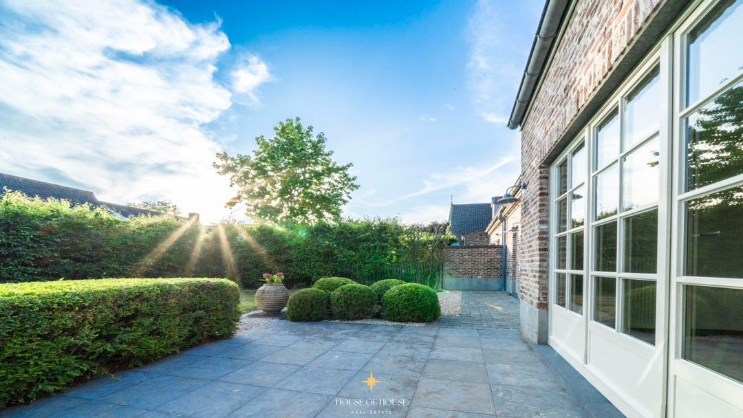 Charmante woning op topligging foto {{pictureIndex}}