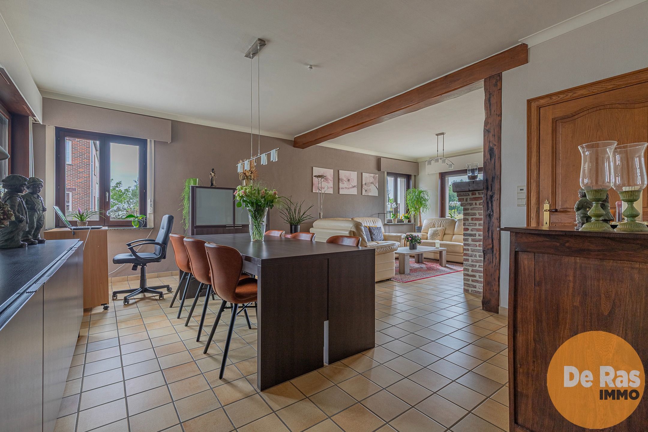 ERPE-MERE - Goed onderhouden woning met magazijn en serres foto 4