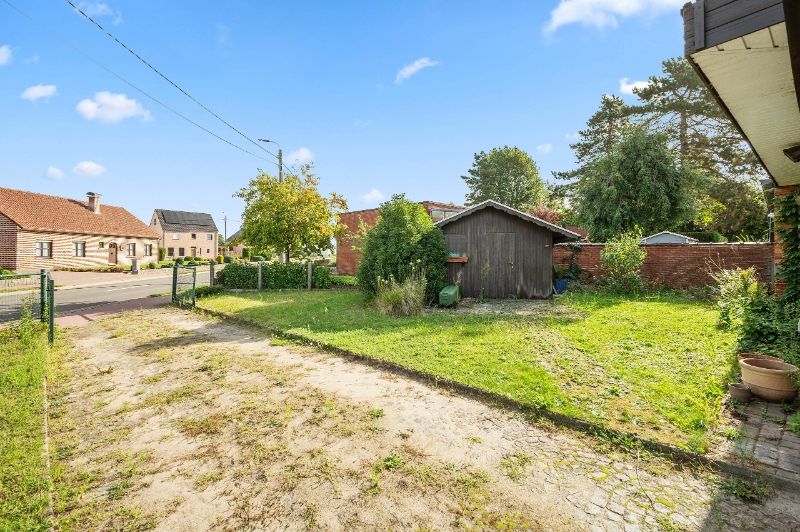 Ruime woning van 260m² op 4a25ca met 4 slaapkamers foto 3