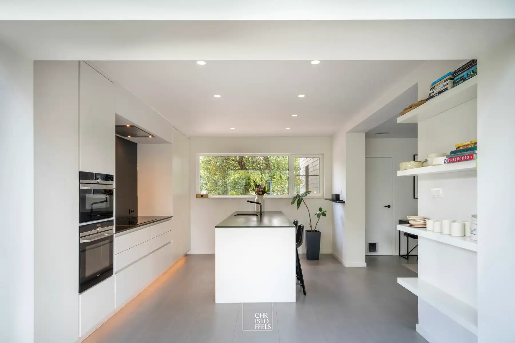 Eigentijdse gerenoveerde villa op een riant perceel van 1.986 m² foto 4