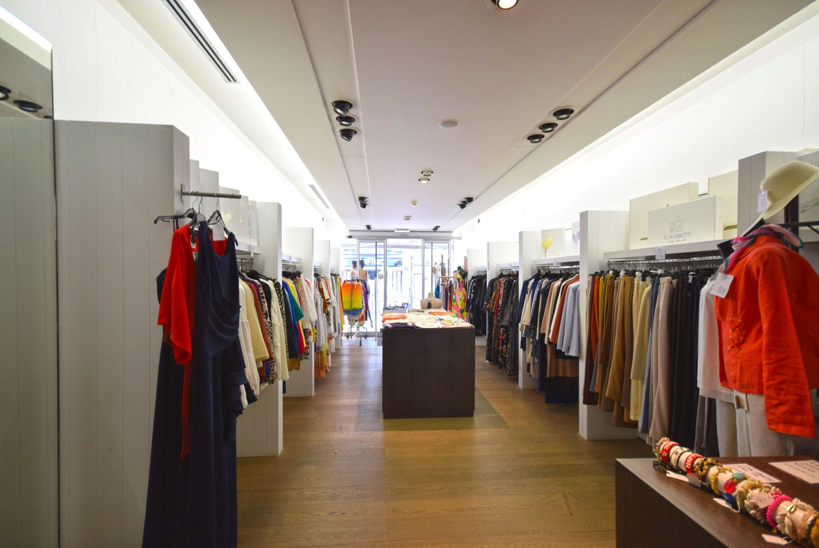 HANDELRUIMTE MET MAGAZIJN IN HET STADSCENTRUM VAN ROESELARE  foto 4