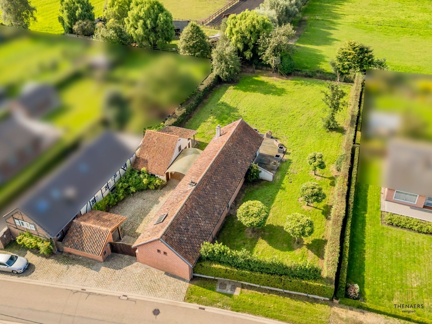 Bijzondere woning in hoevestijl met 2 slaapkamers. foto {{pictureIndex}}