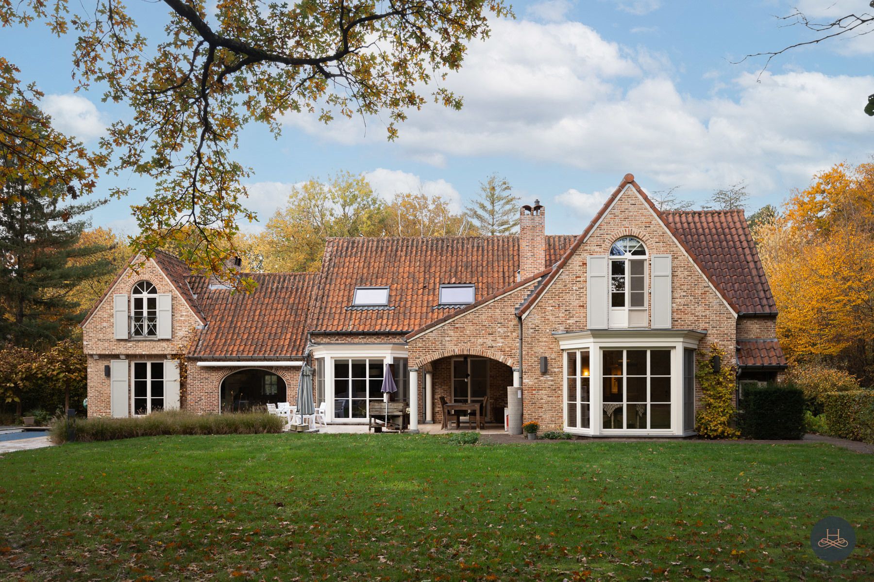 Riant landhuis met zwembad op ruim perceel in rustige wijk foto 27