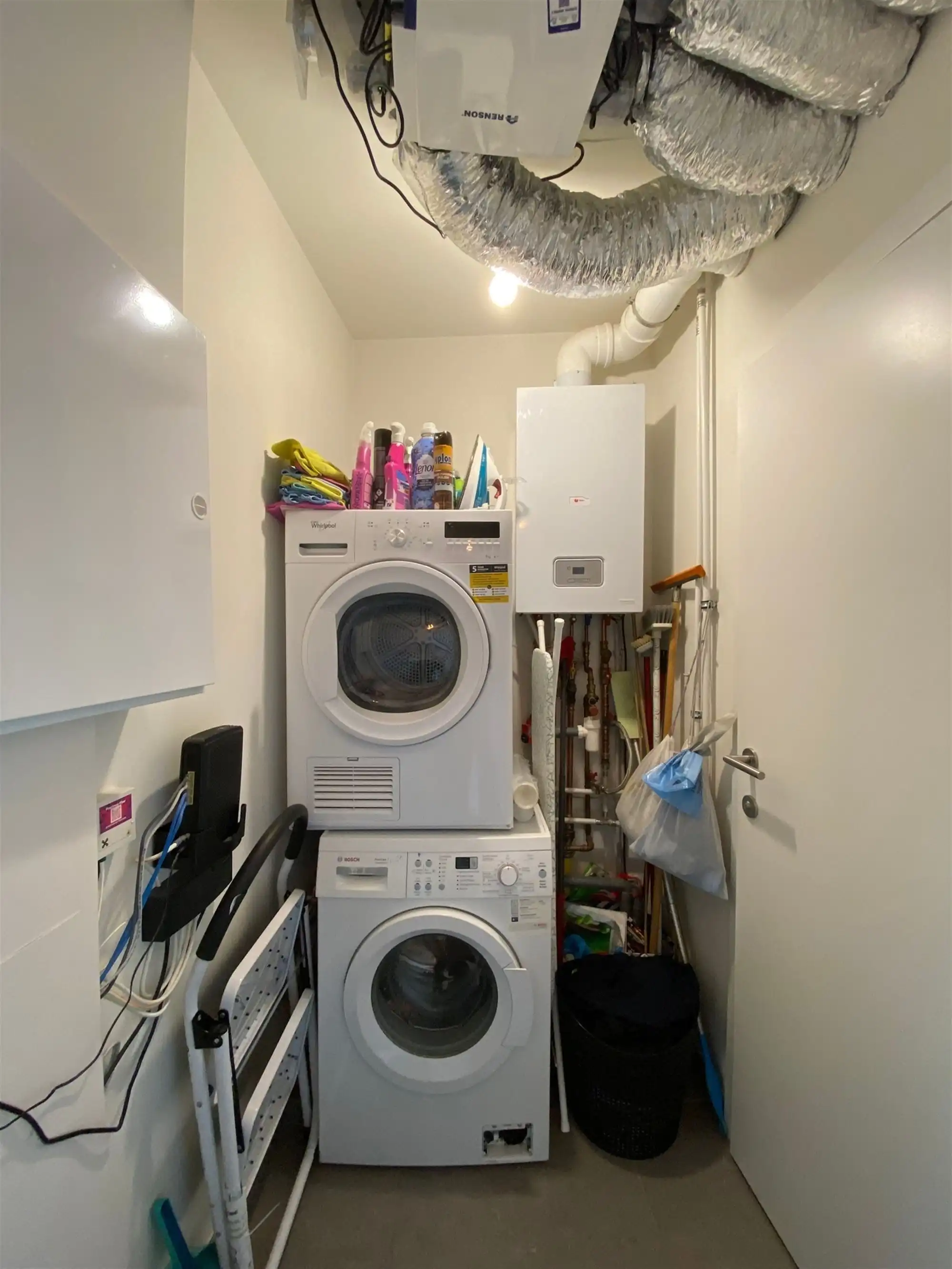 Duplex-appartement met 2 slaapkamers en autostaanplaats, centraal gelegen te Evergem foto 12