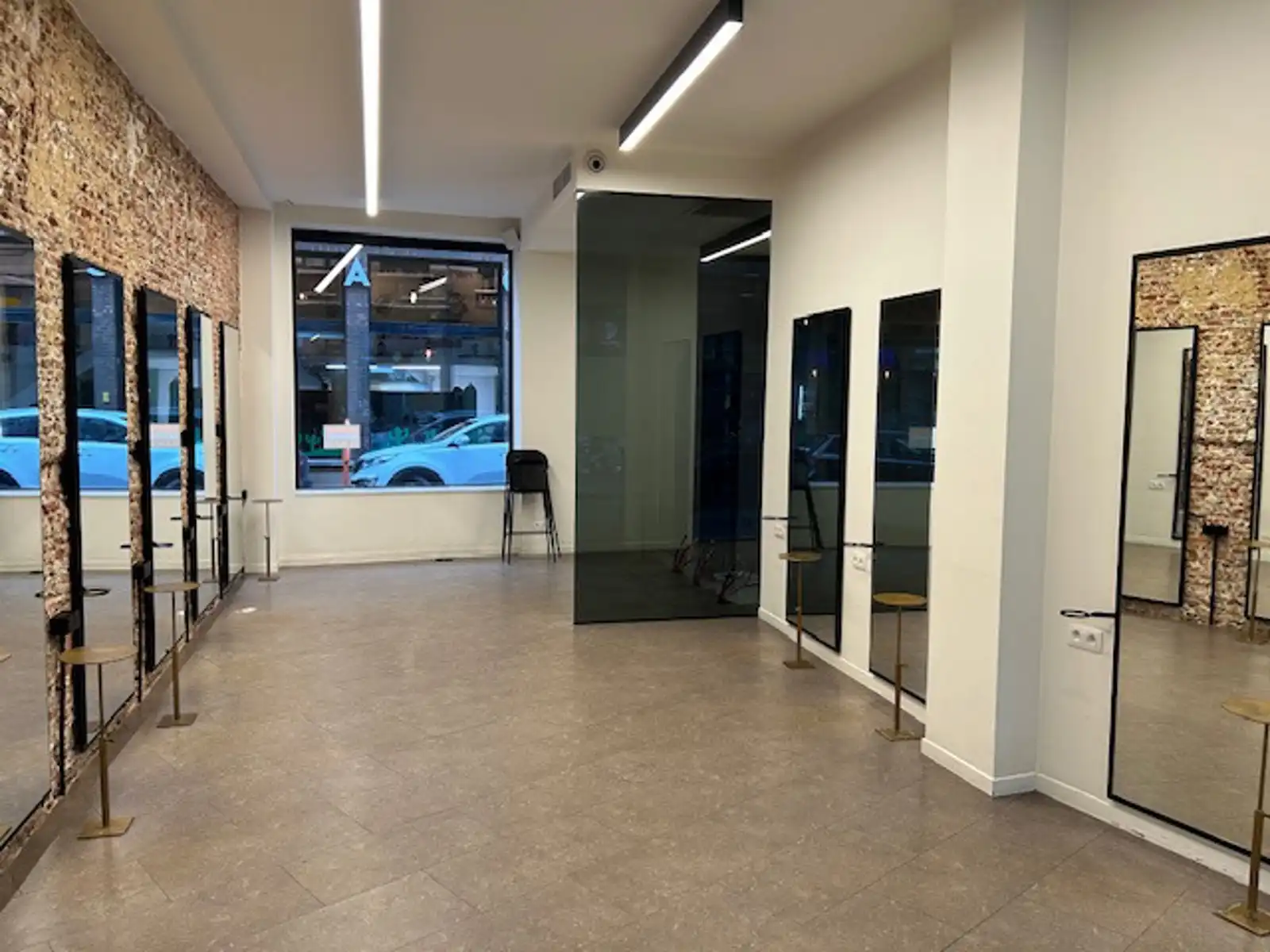 Instapklaar Handelspand in het Hart van Antwerpen foto 4