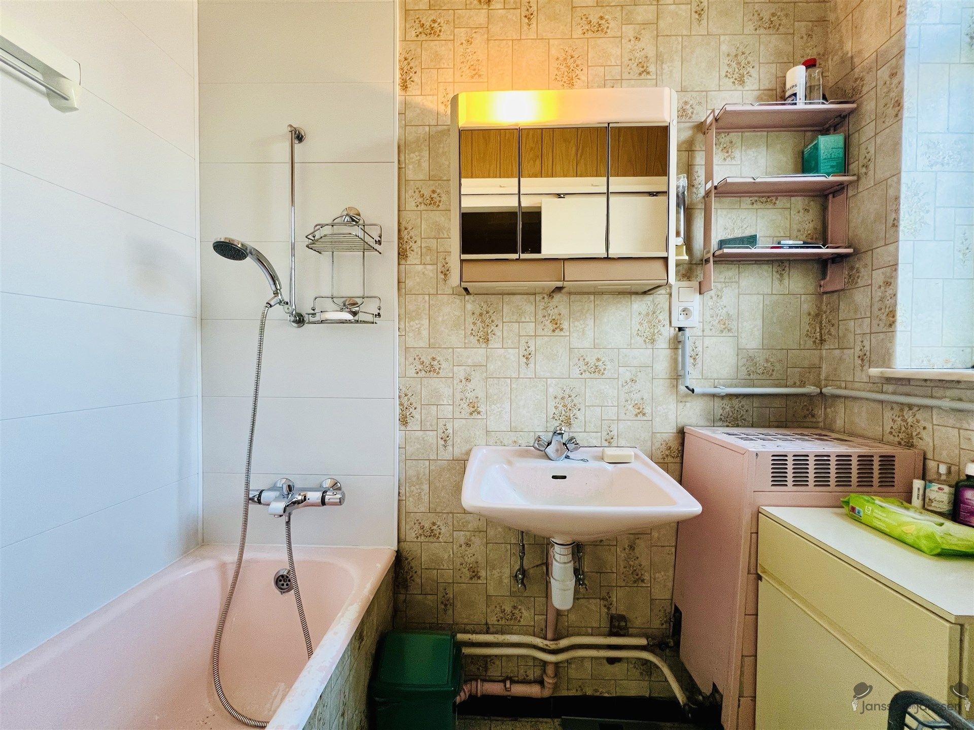 Te renoveren woning met 3 slaapkamers & tuin foto 9