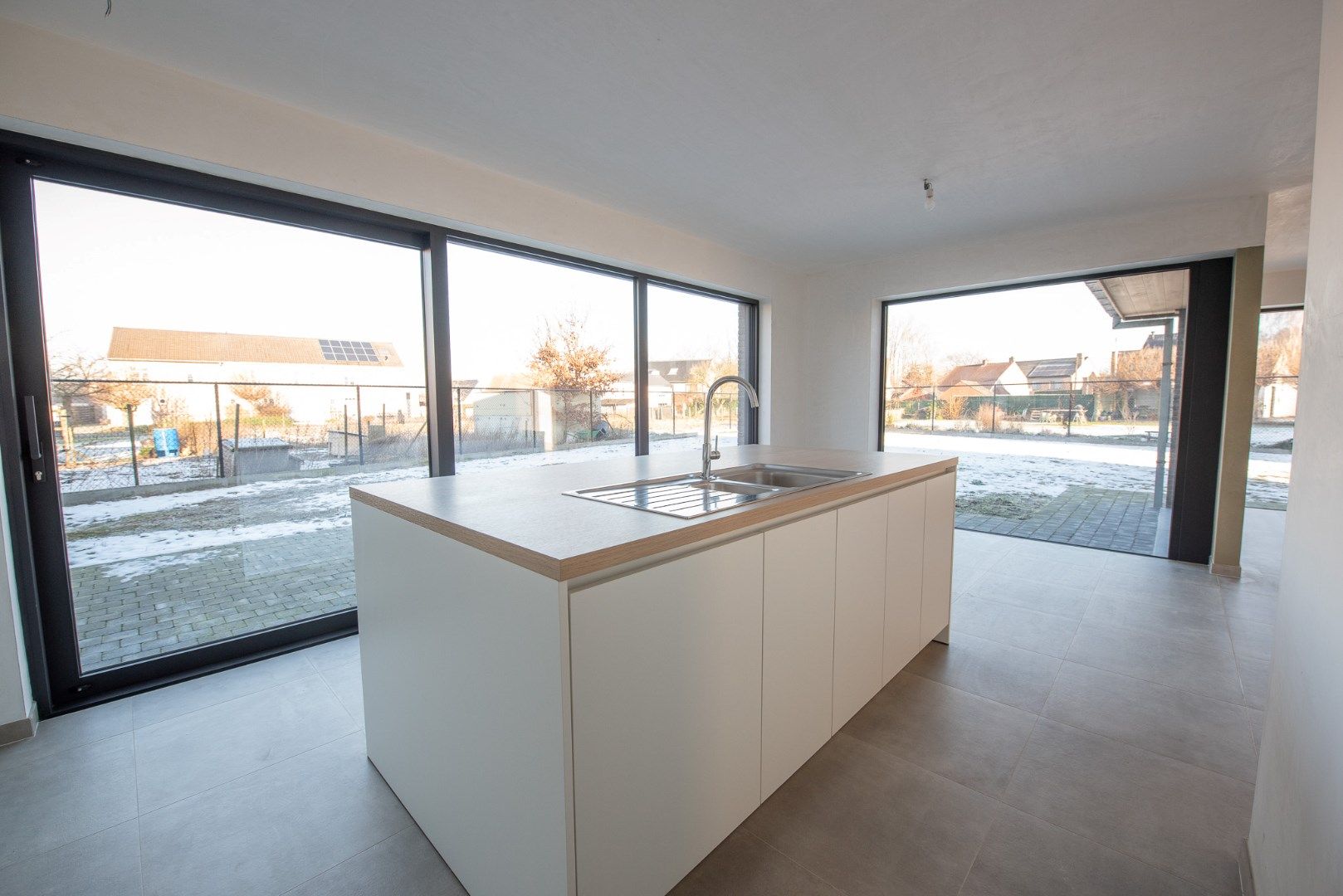 Knappe NIEUWBOUW woning met 3 slaapkamers en leuke tuin op topligging te koop te Olsene!  foto 4