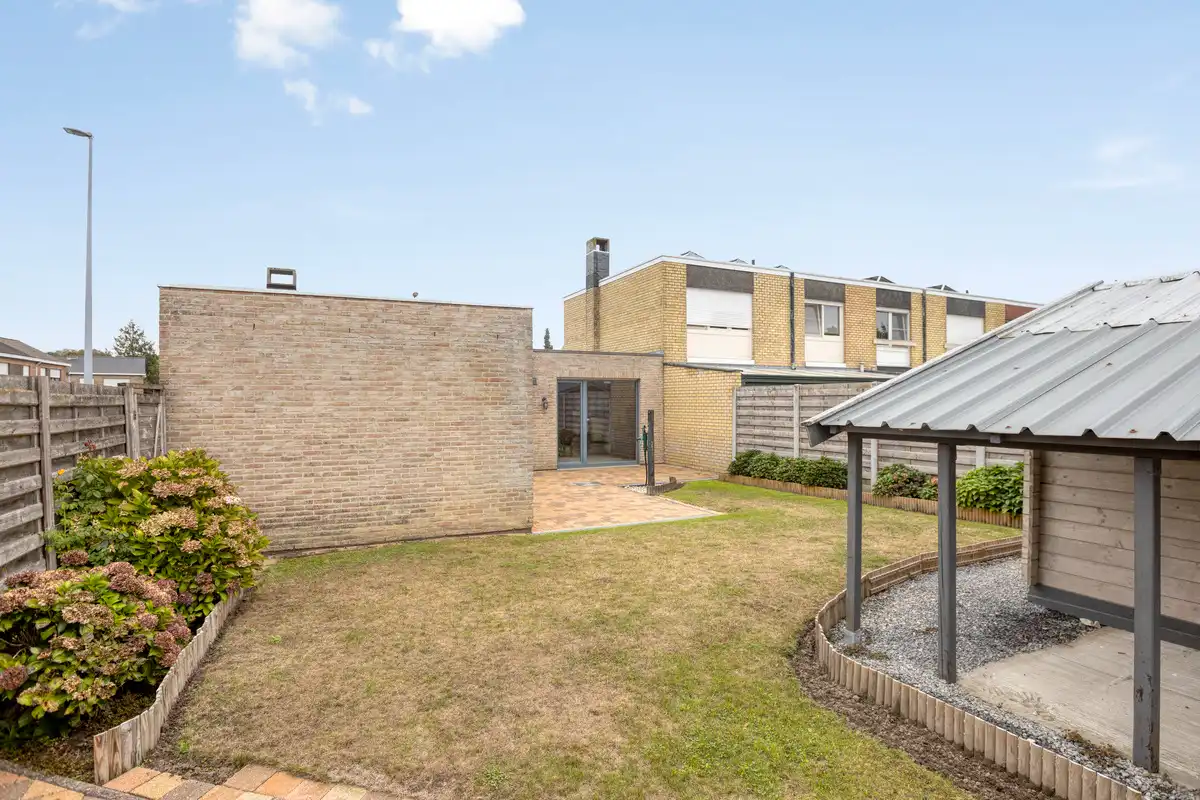 Halfopen woning met 3 slaapkamers en inpandige garage in Oostkamp - Perfect voor wie rust en ruimte zoekt. foto 12