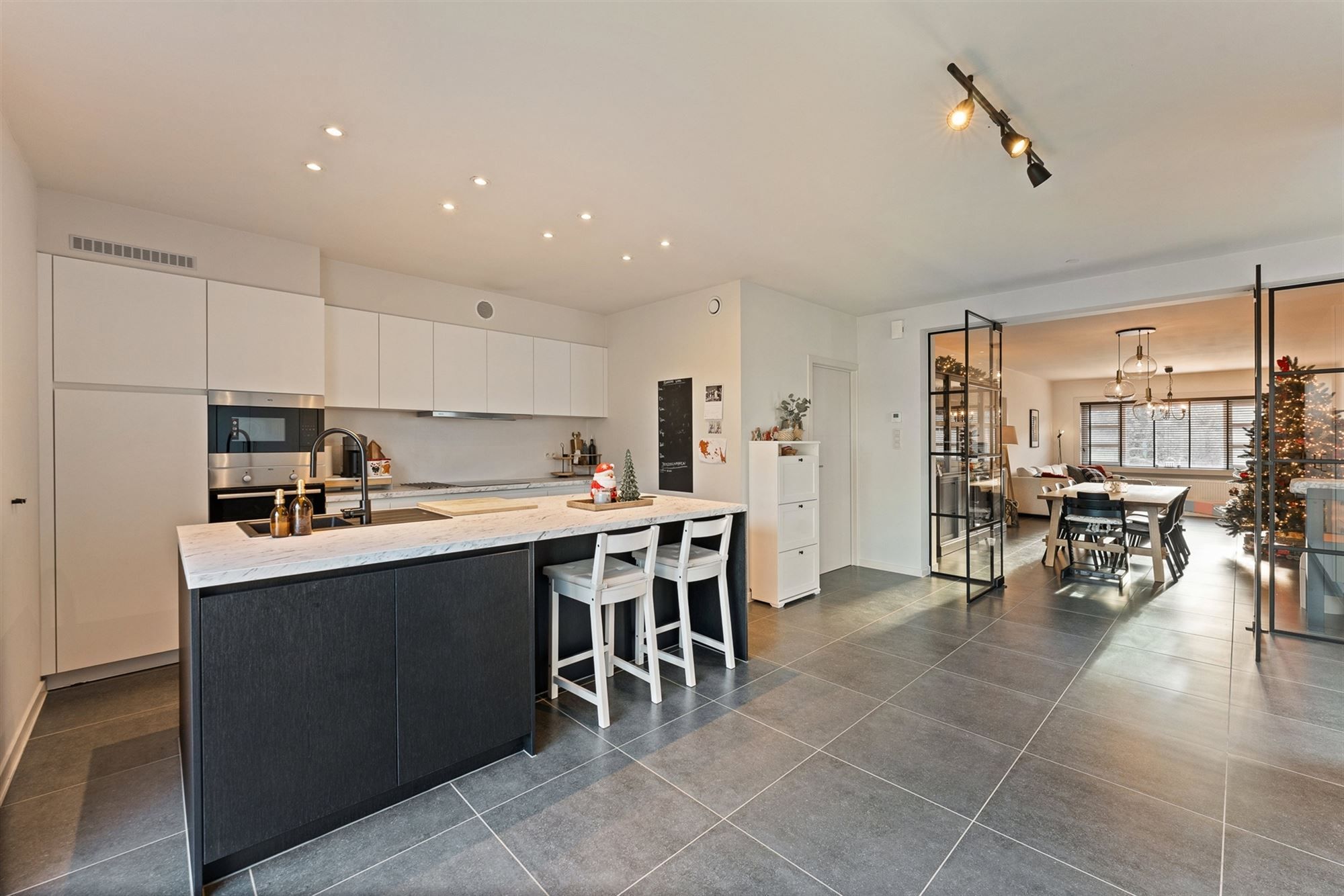 PRACHTIGE , INSTAPKLARE WONING OP TOP-LIGGING! foto 3