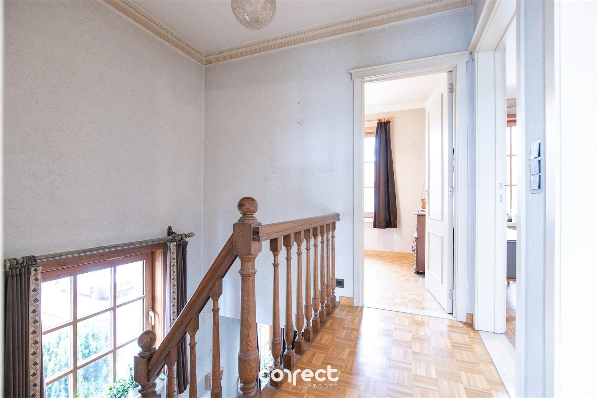 Centraal gelegen burgerwoning met garage, groot bijgebouw en ruime tuin. foto 8