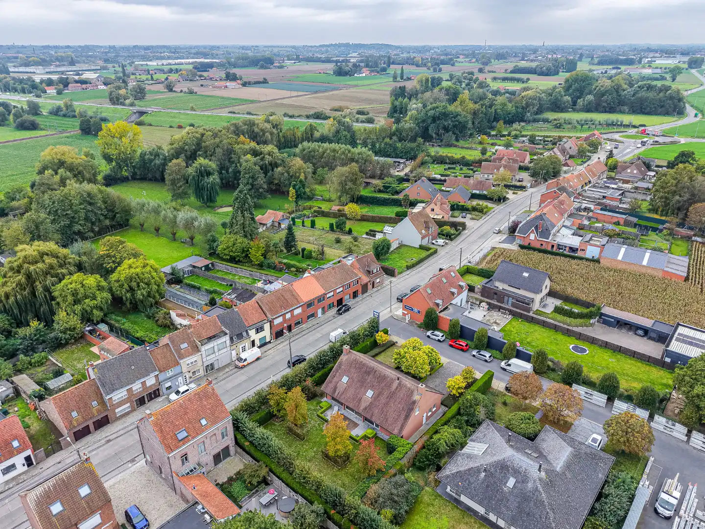 Ruime, instapklare villa met 4 slaapkamers, dubbele garage, burearuimte en aangelegde tuin op ideale ligging in Menen.  foto 30