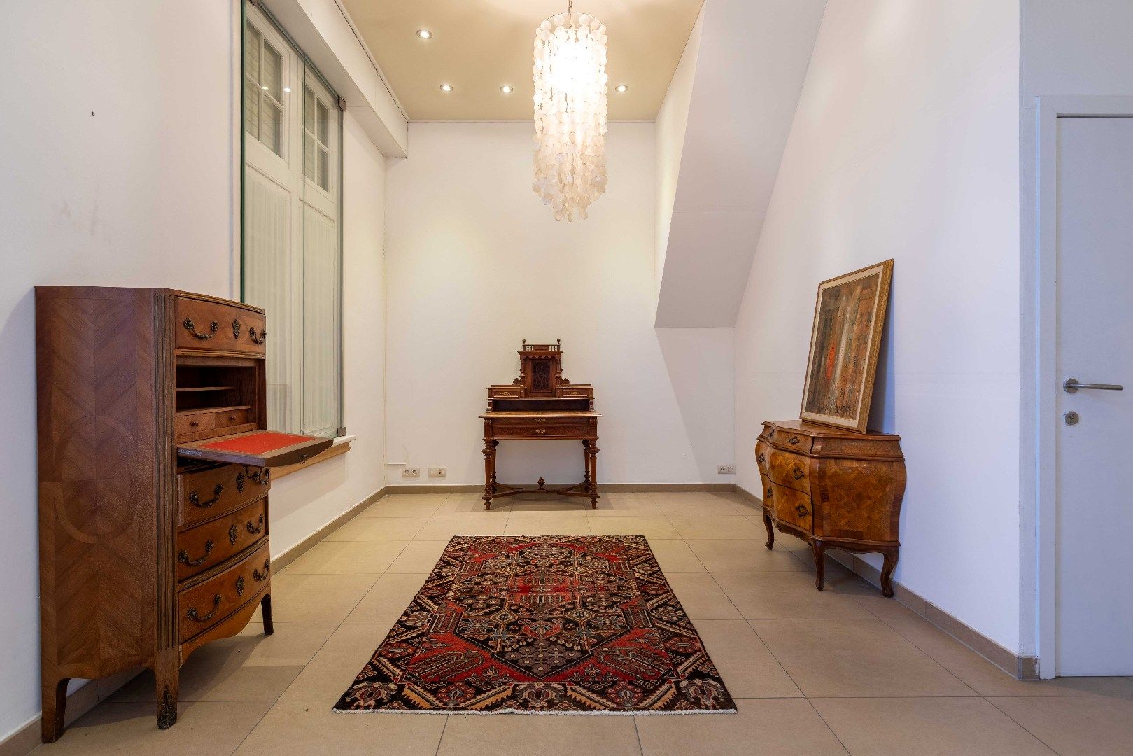 Iconisch neo-gotisch pand met uniek zicht op de Ezelpoort en het Stil Ende foto 7