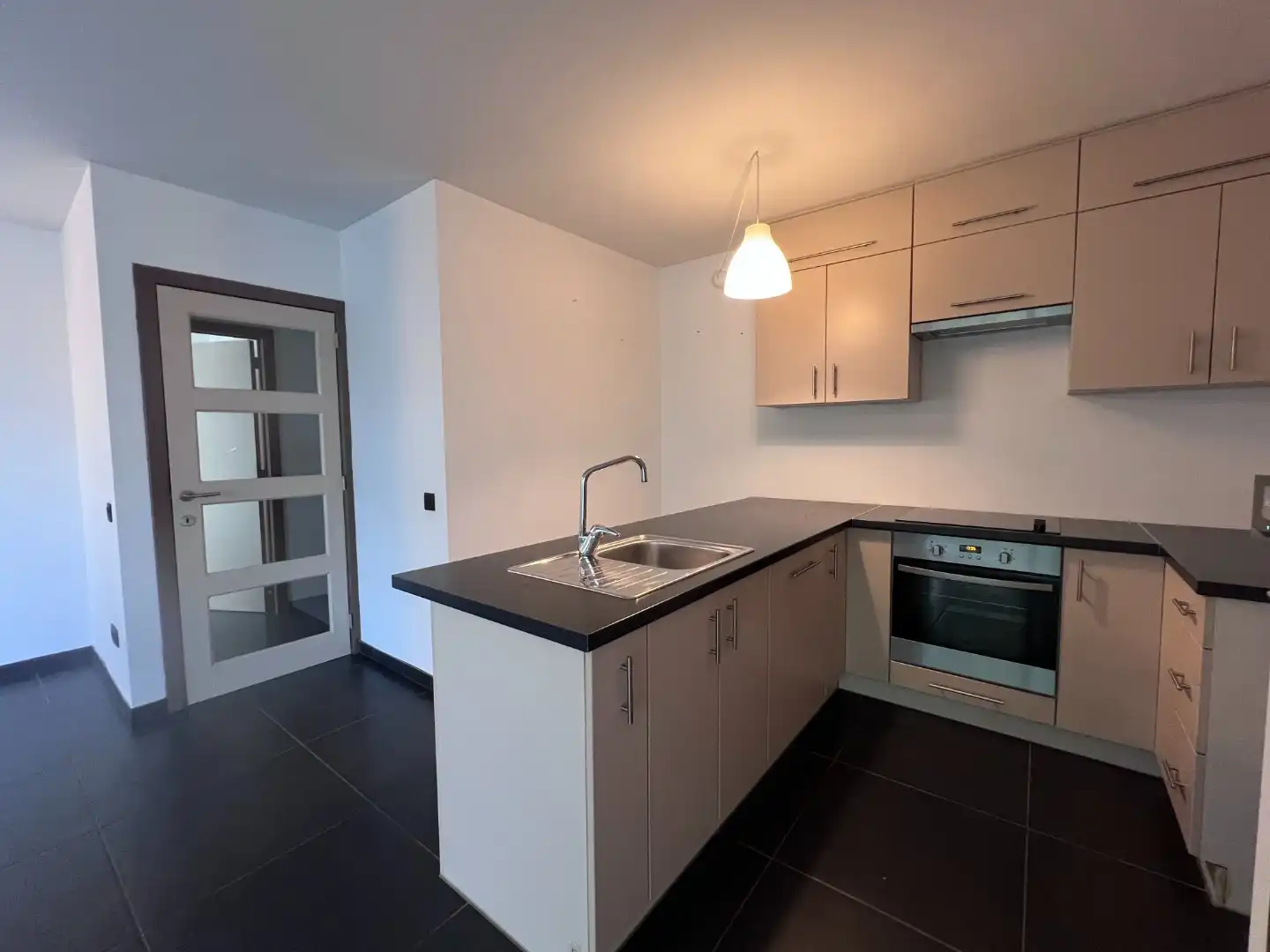 Lichtrijk 1-slaapkamer appartement in Moerbeke foto 5