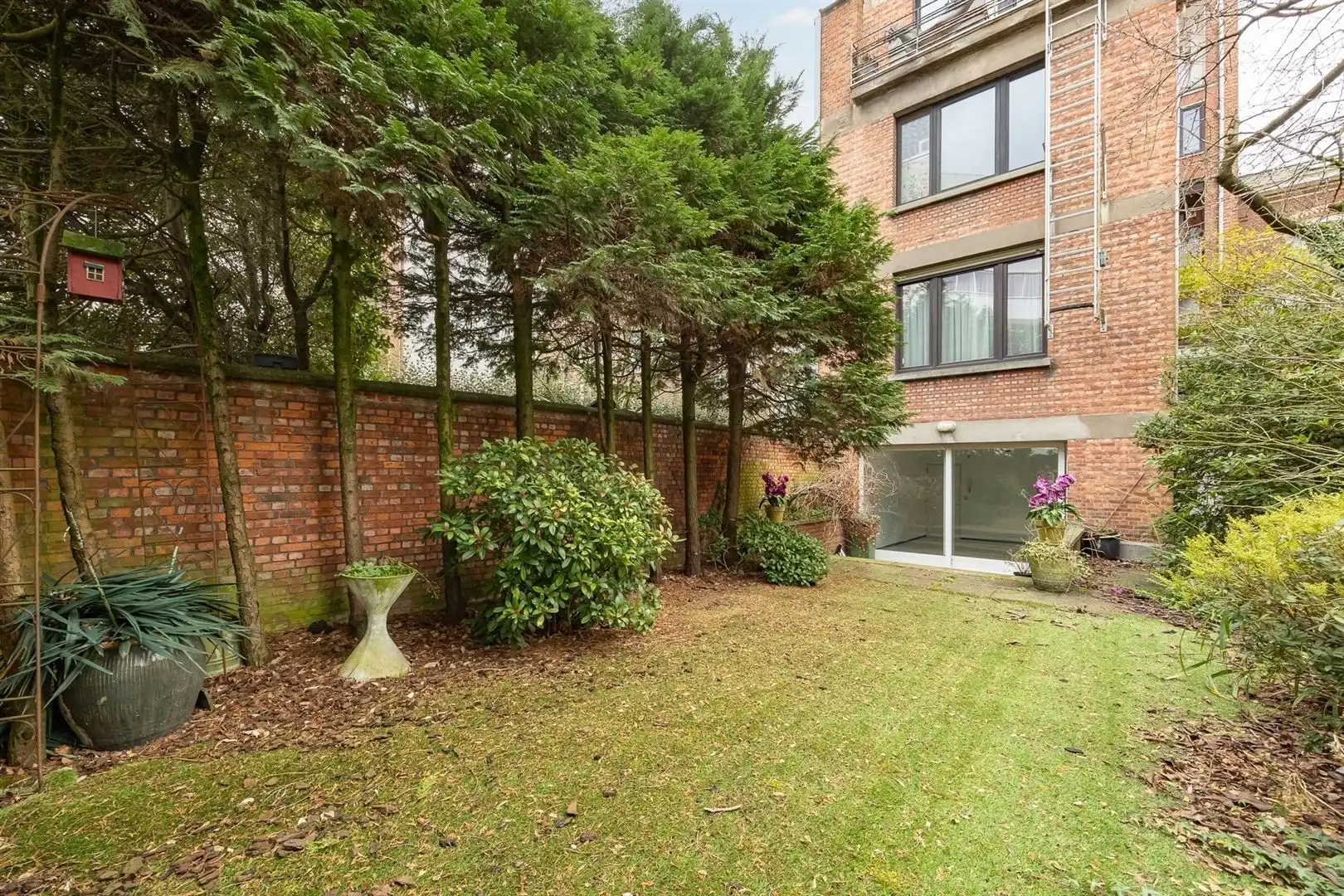 Te renoveren gelijkvloers kantoor/praktijk met tuin op toplocatie in Antwerpen

 foto 13