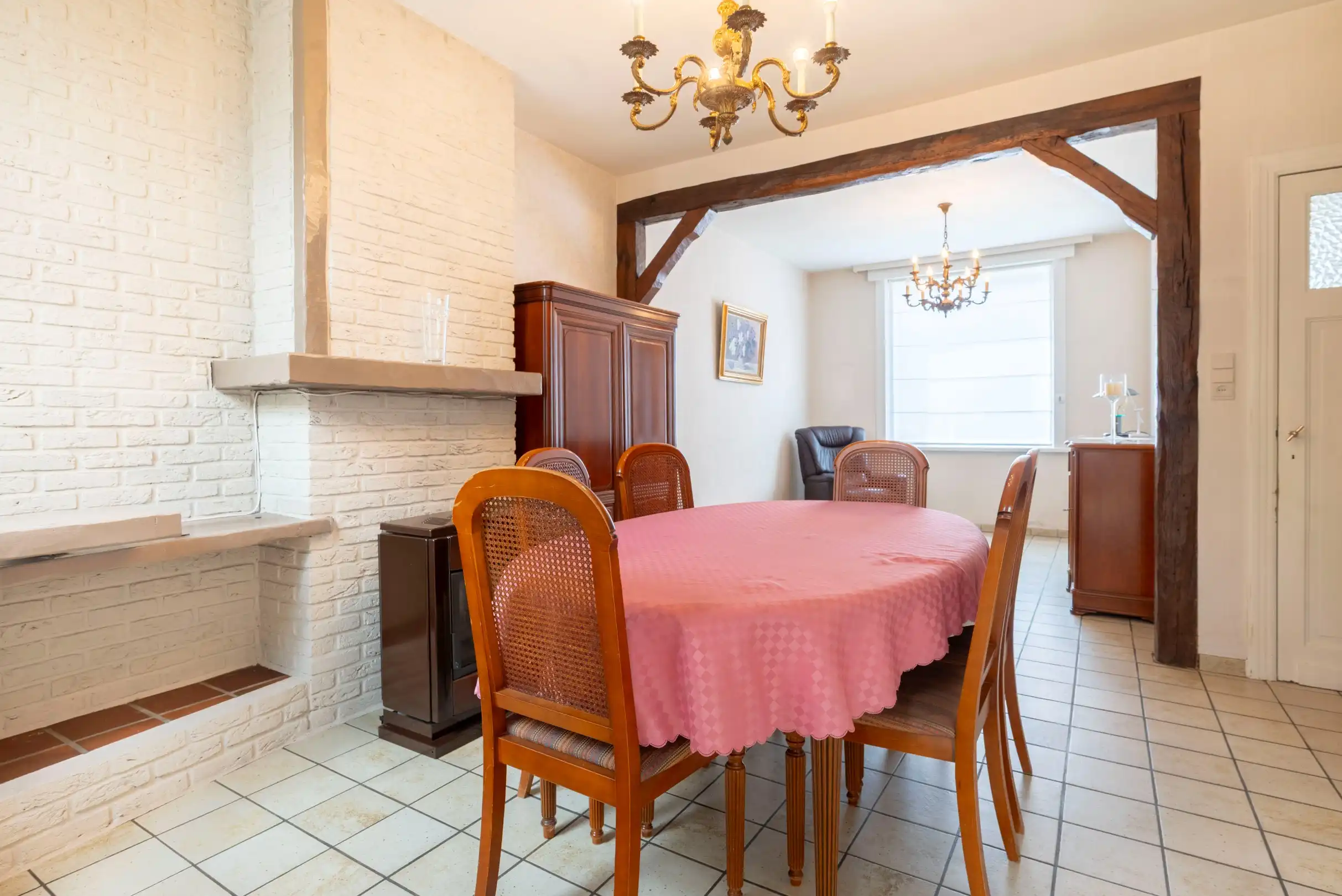Goed onderhouden woning met garage, oprit en uitbreidingsmogelijkheden foto 3