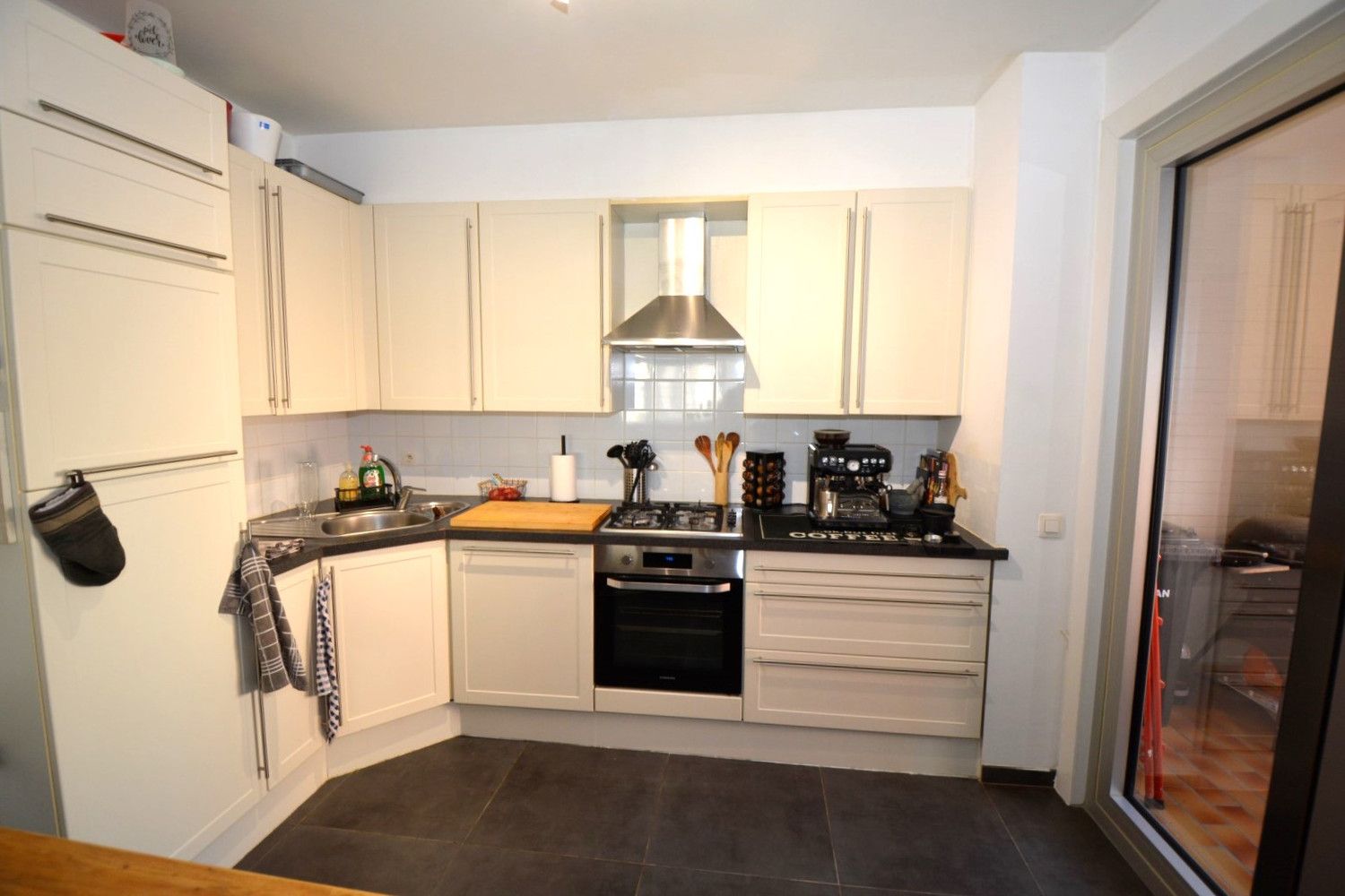 RUIM APPARTEMENT MET 3 SLK TE CENTRUM RANST! foto 5