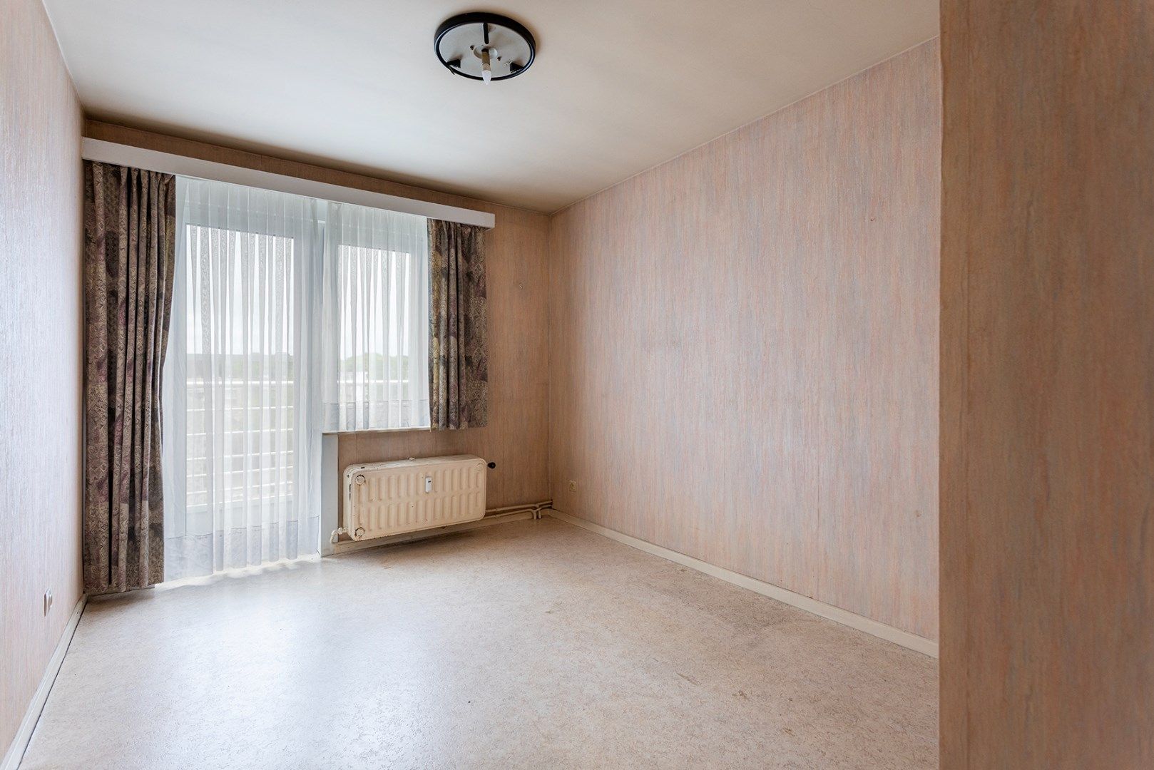 Te renoveren 2-slaapkamer appartement met terras! foto 9