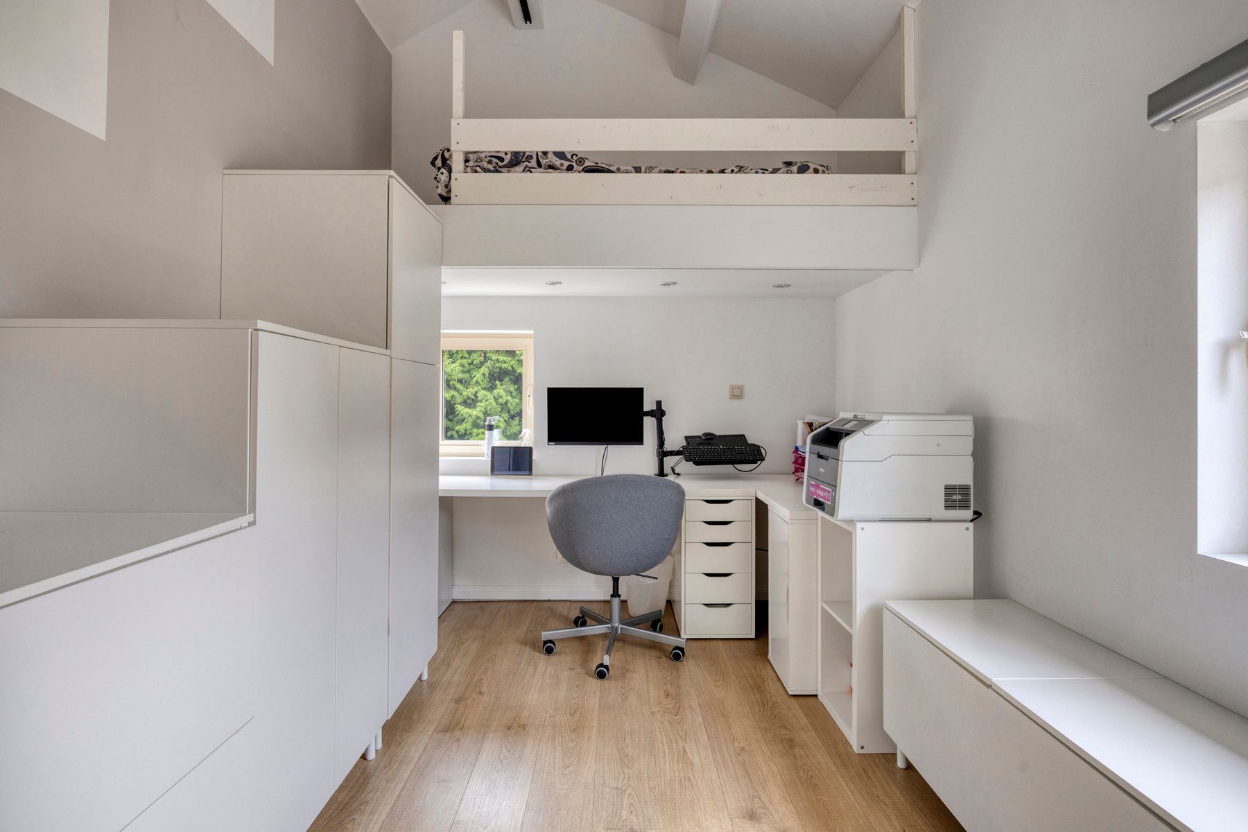 Volledig gerenoveerde, instapklare woning in groene omgeving foto 27