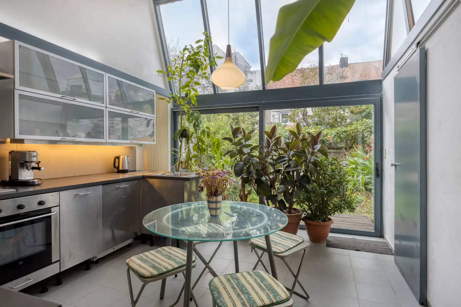 Karaktervolle woning met 4 slaapkamers en stadstuin foto 7