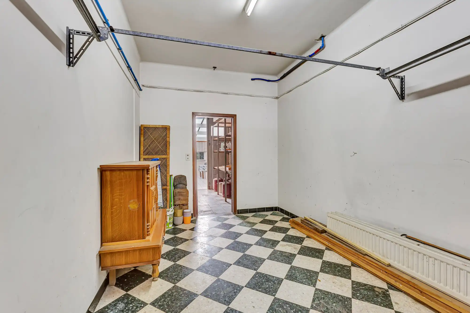 Goed onderhouden, robuuste woning met garage foto 10