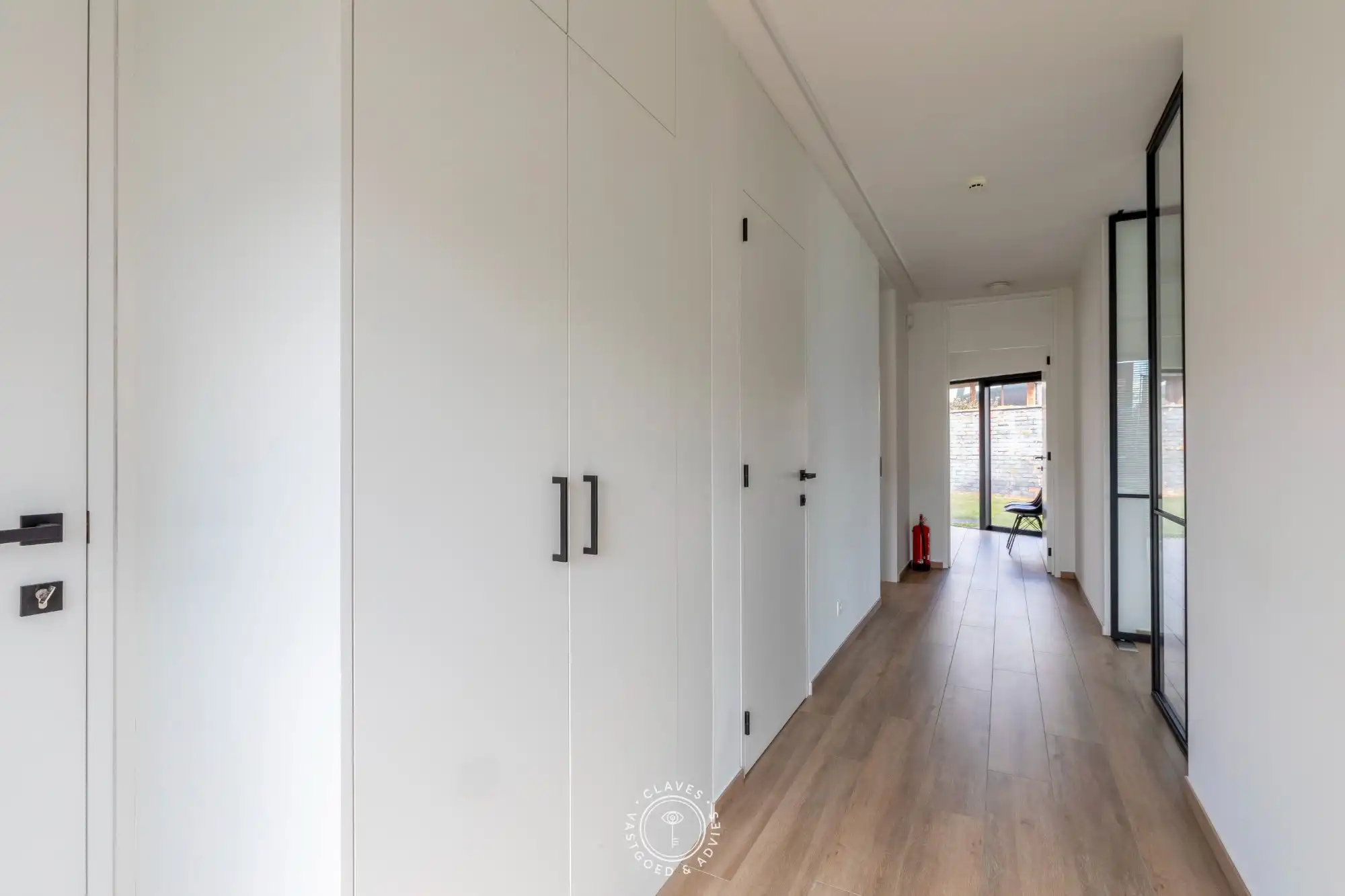 Modern kantoorgebouw met verhuurd appartement op uitstekende zichtlocatie in Belsele foto 16