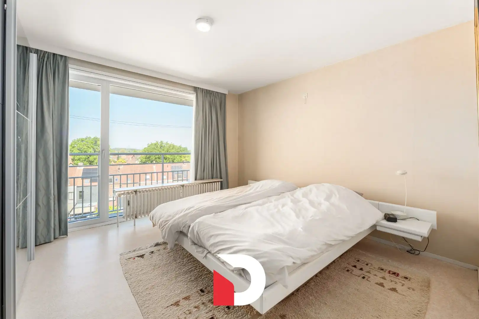 Aangenaam en lichtrijk app. op 5de verdiep met 2 slk.'ers op een toplocatie nabij het centrum van Brugge. foto 8