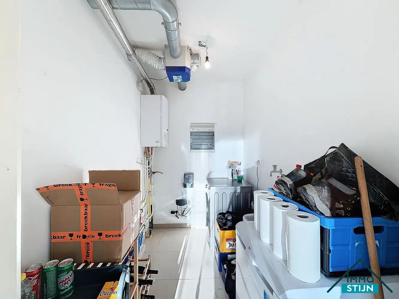 Lichtrijk appartement met twee slaapkamers en ruime garage foto 5