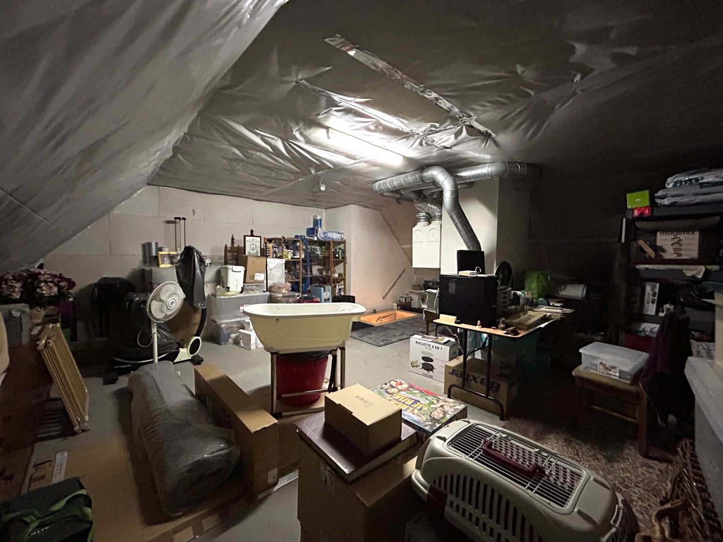 Instapklaar twee-slaapkamerappartement met zicht op stadspark te centrum Roeselare! foto 17